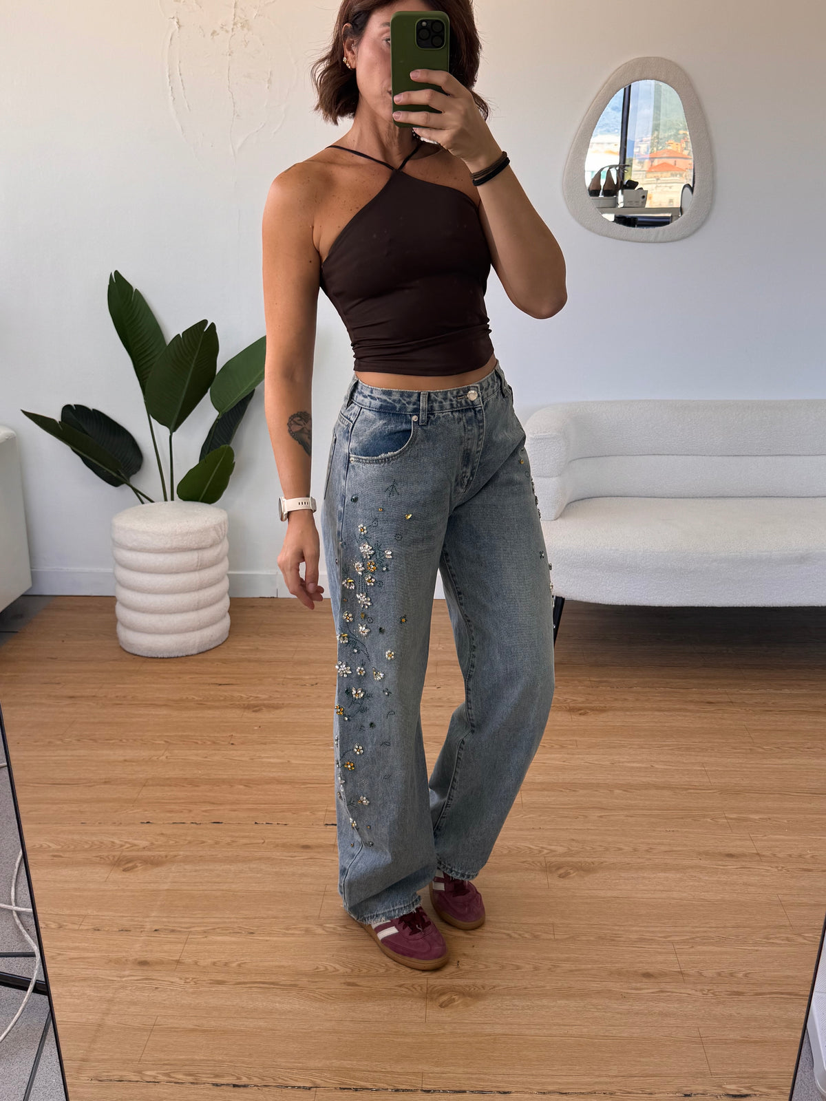 Jeans barrel con strass laterali