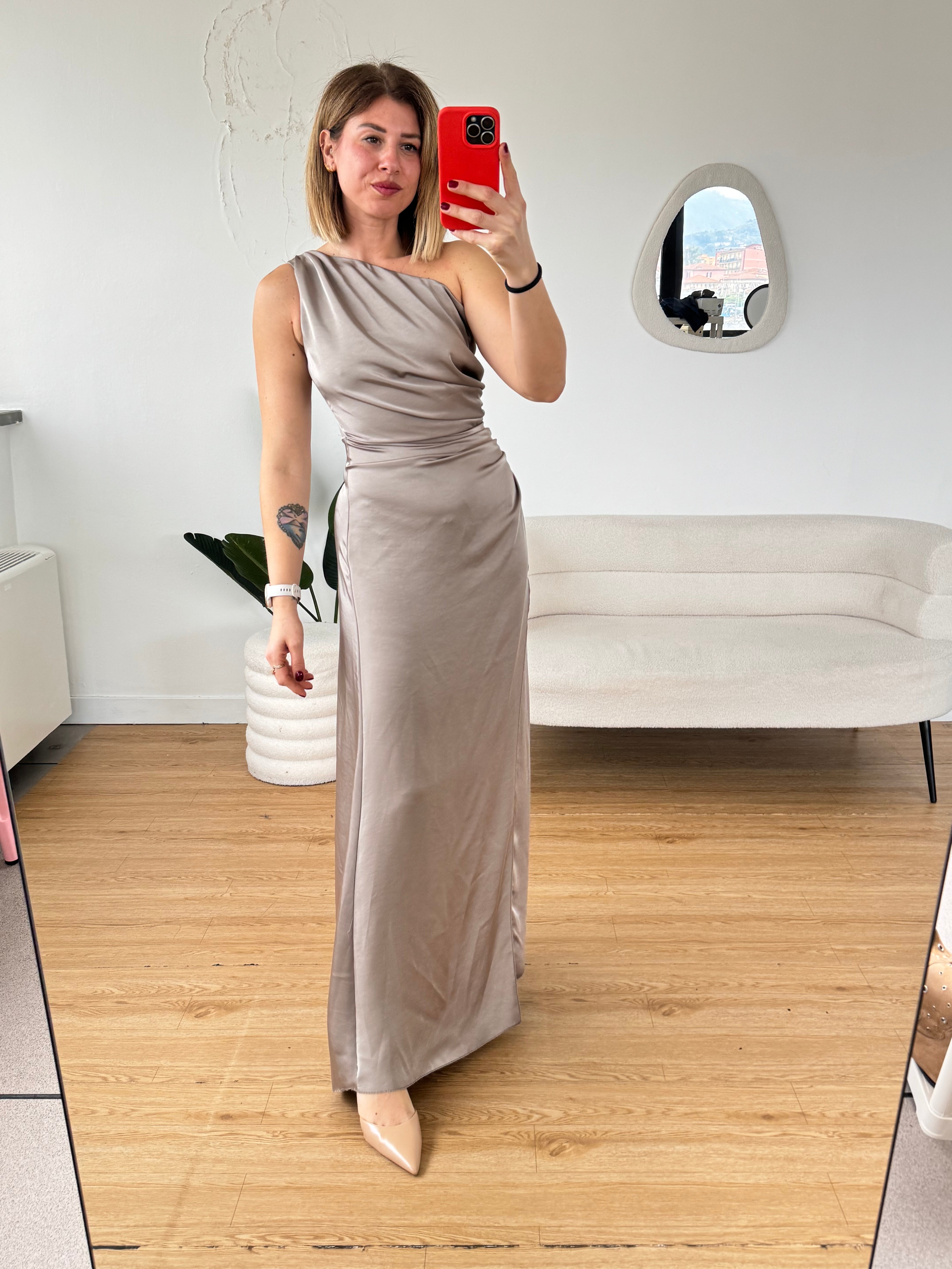 Vestito lungo monospalla con drappeggio