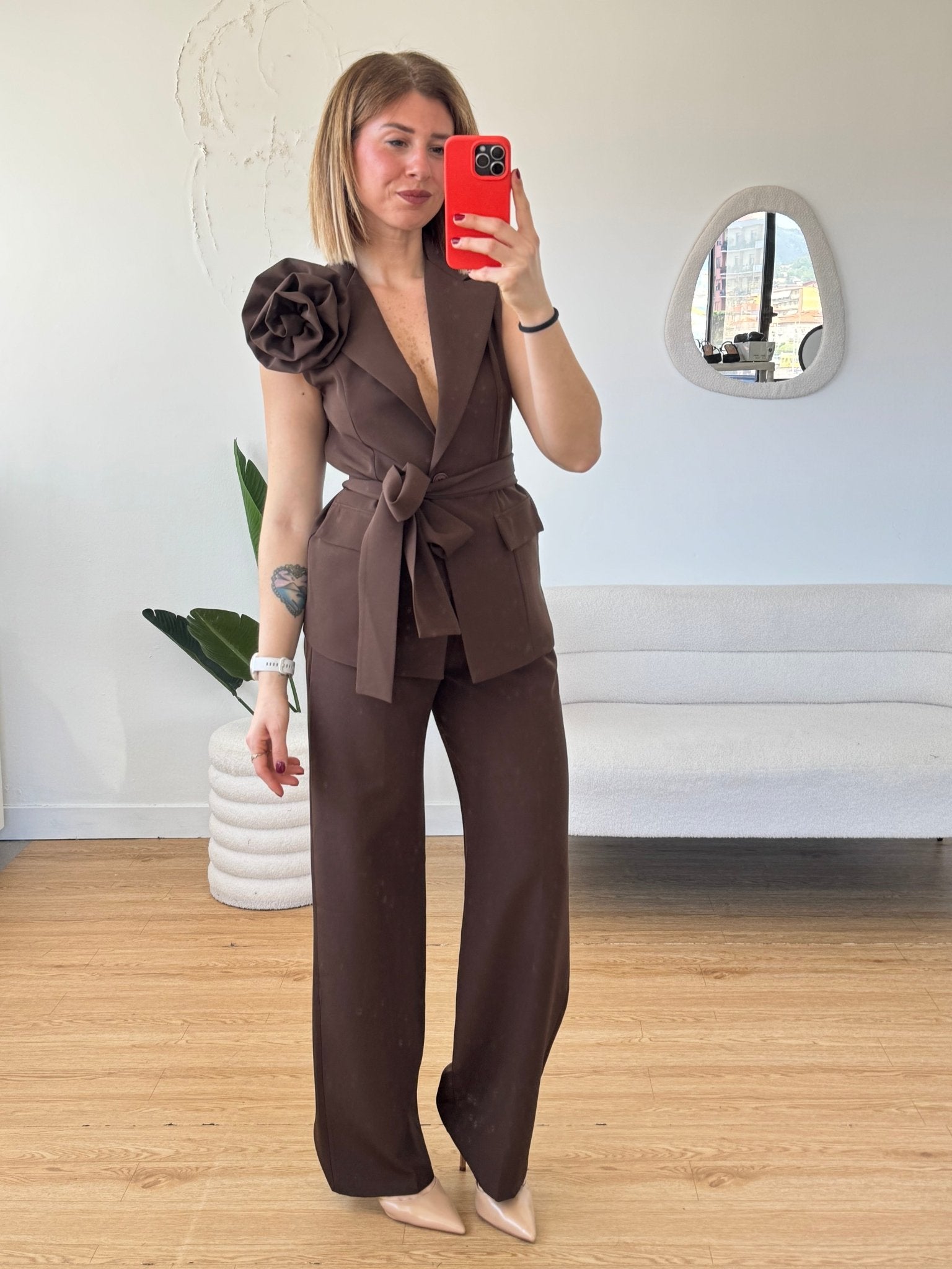 Tailleur gilet con spilla a fiore - G.Glamour