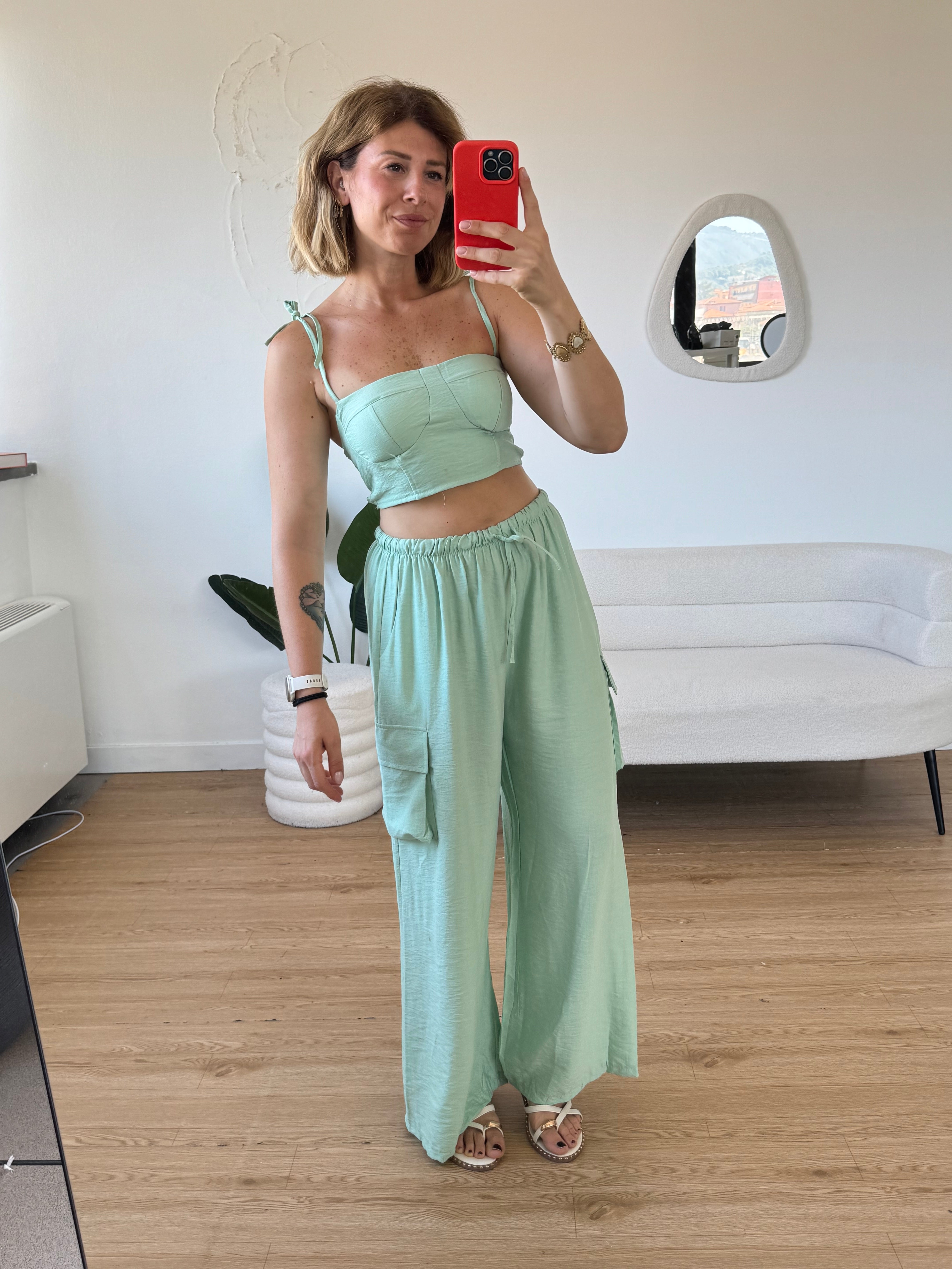 Completo top con coppe pantaloni cargo tiffany