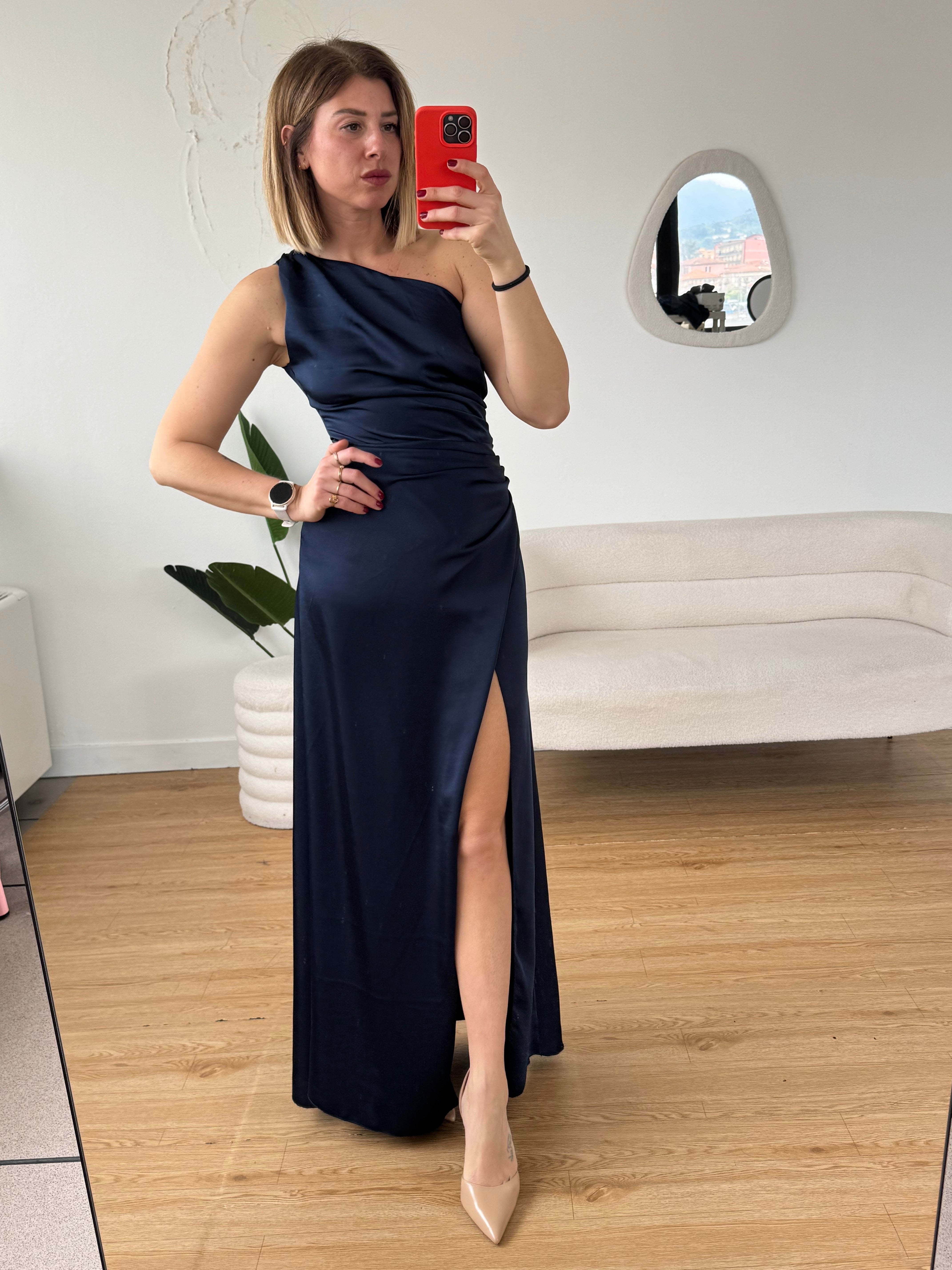 Vestito lungo monospalla con drappeggio