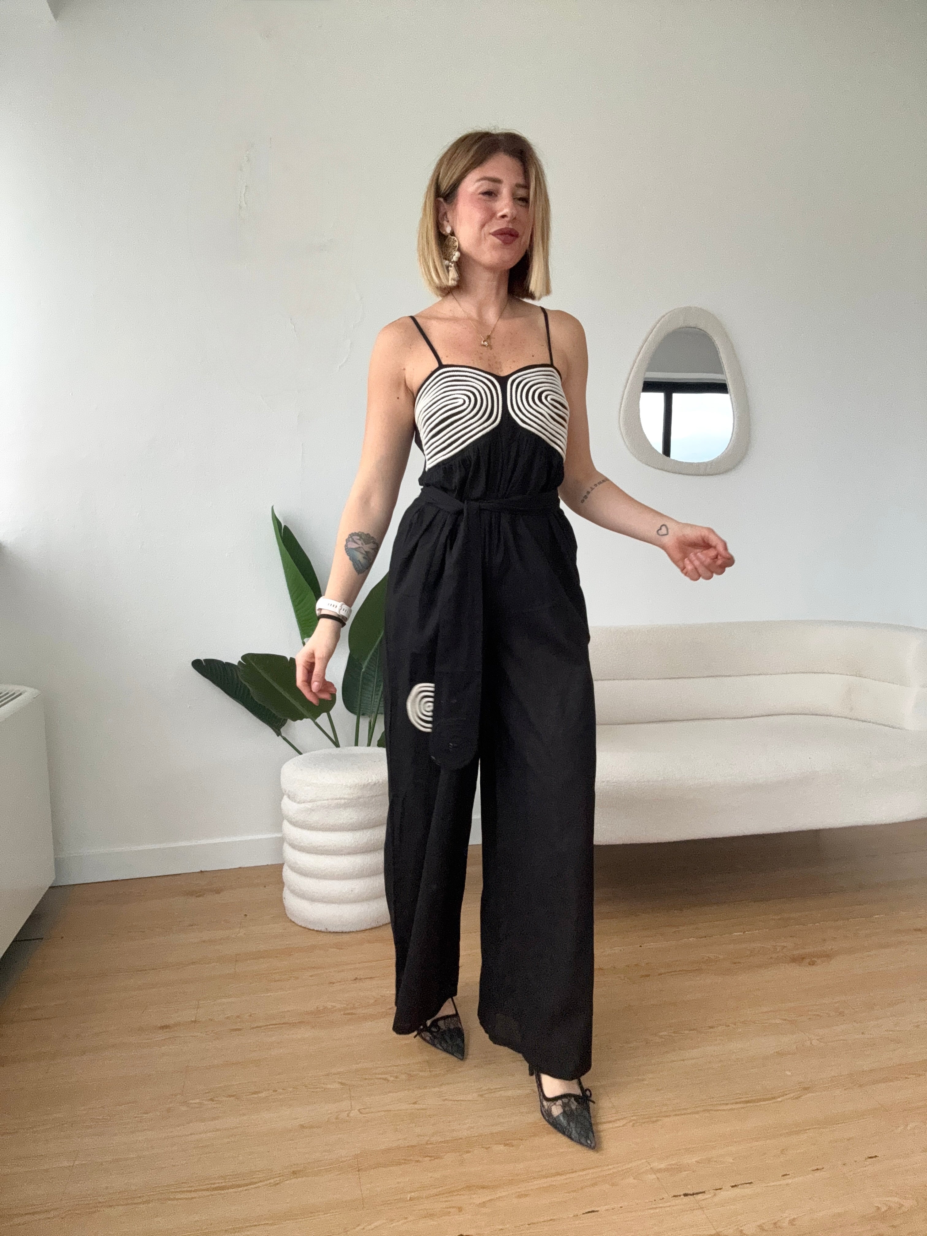 Tuta in cotone con ricami