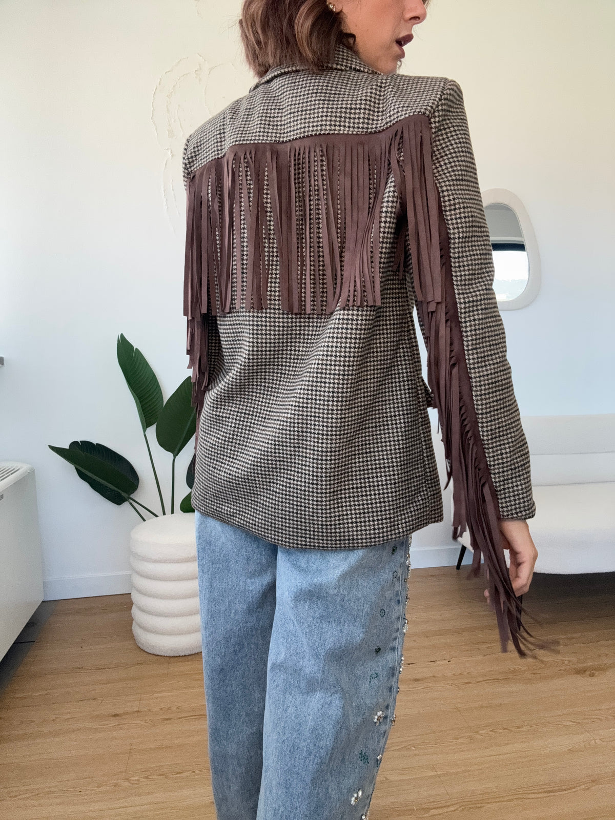 Blazer con frange marroni sul retro