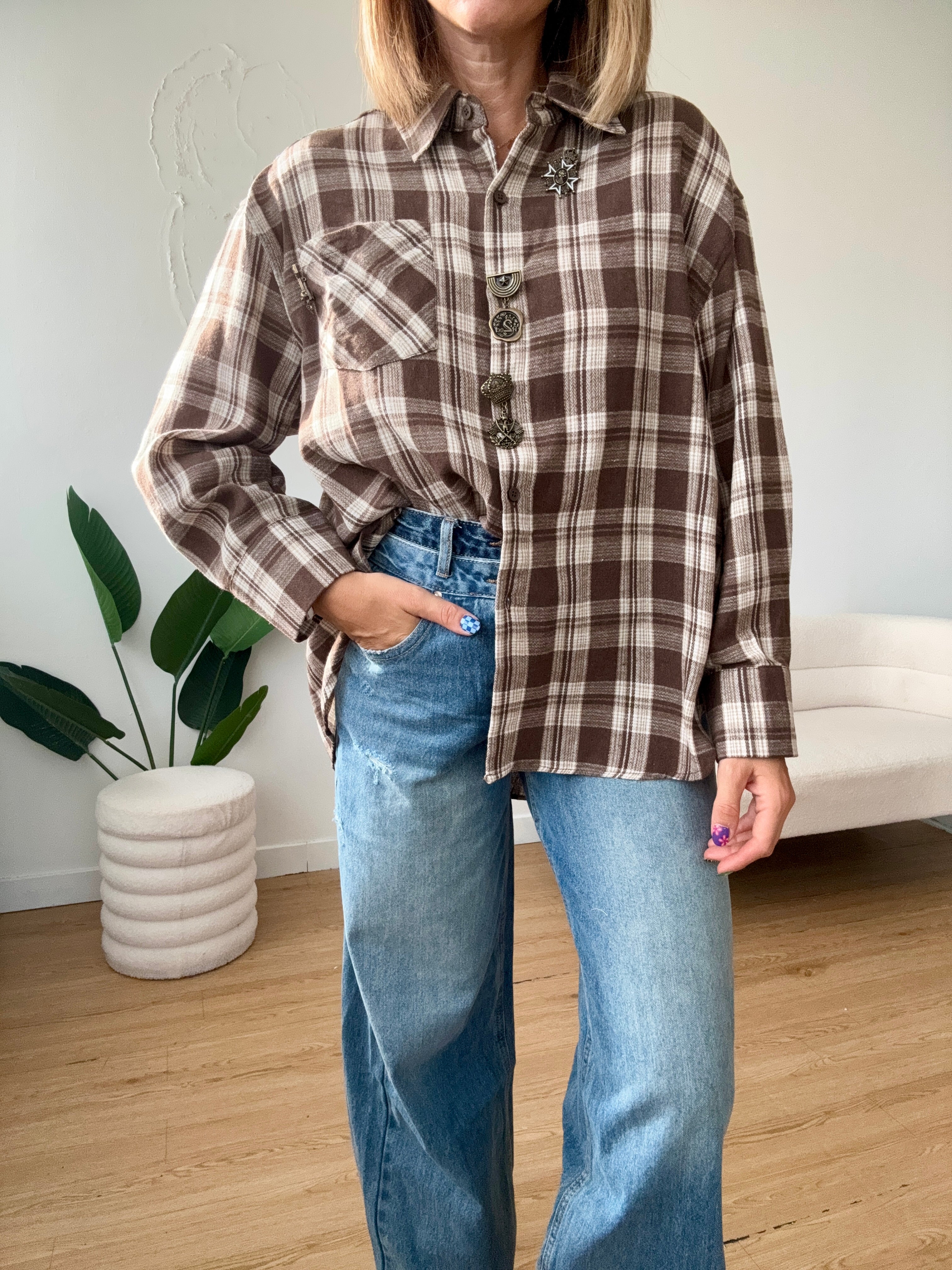 Camicia a quadri over con spille removibili
