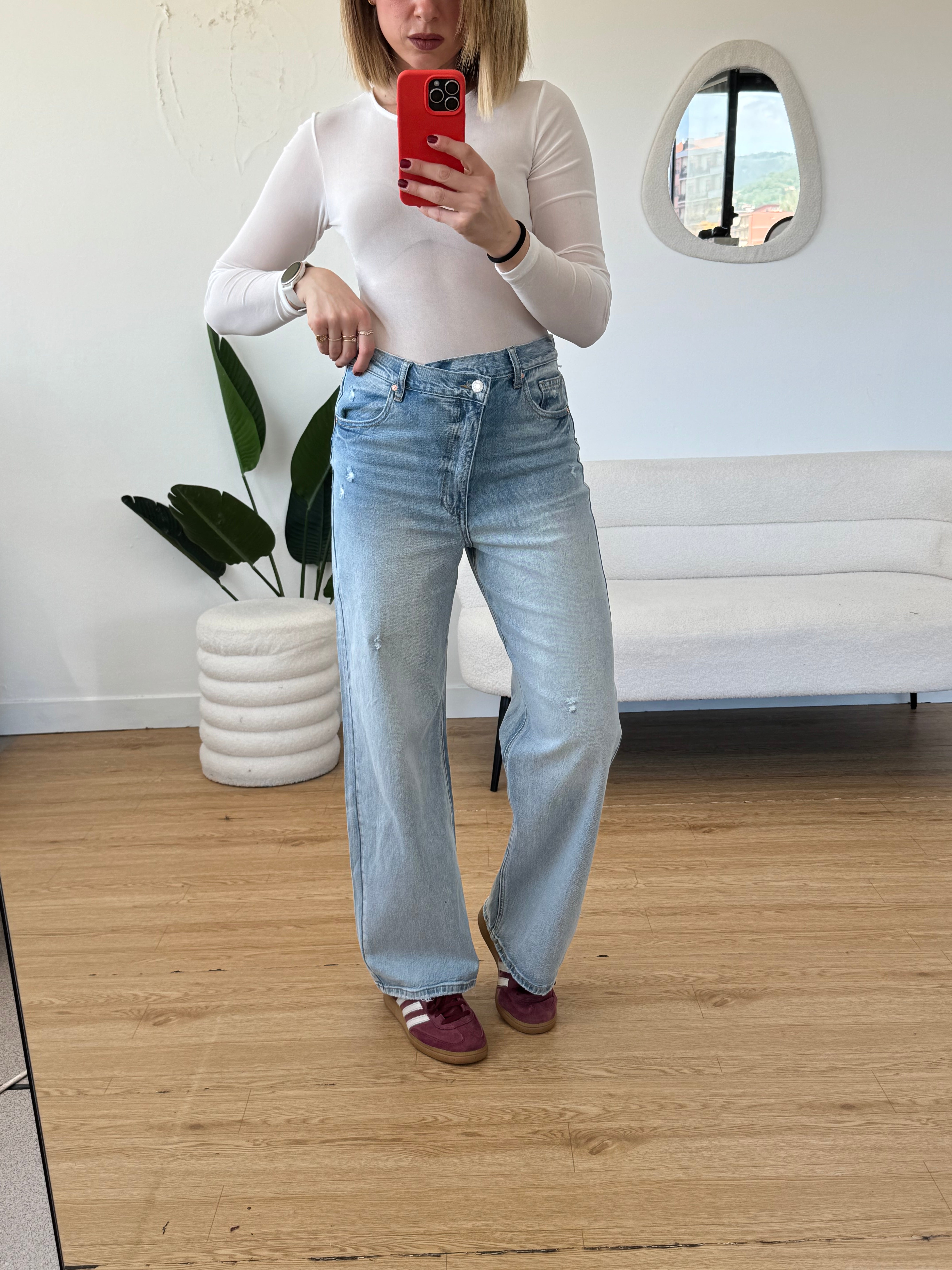 Jeans wide leg chiusura asimmetrica elasticizzato