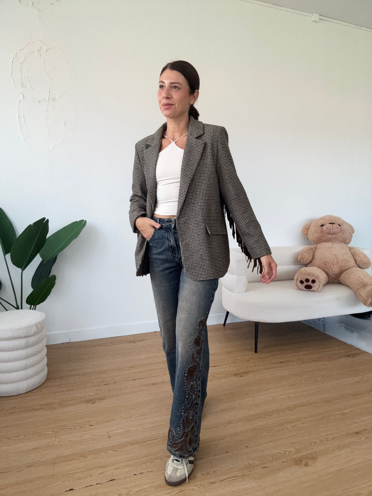 Jeans wide leg con ricami laterali in ecopelle