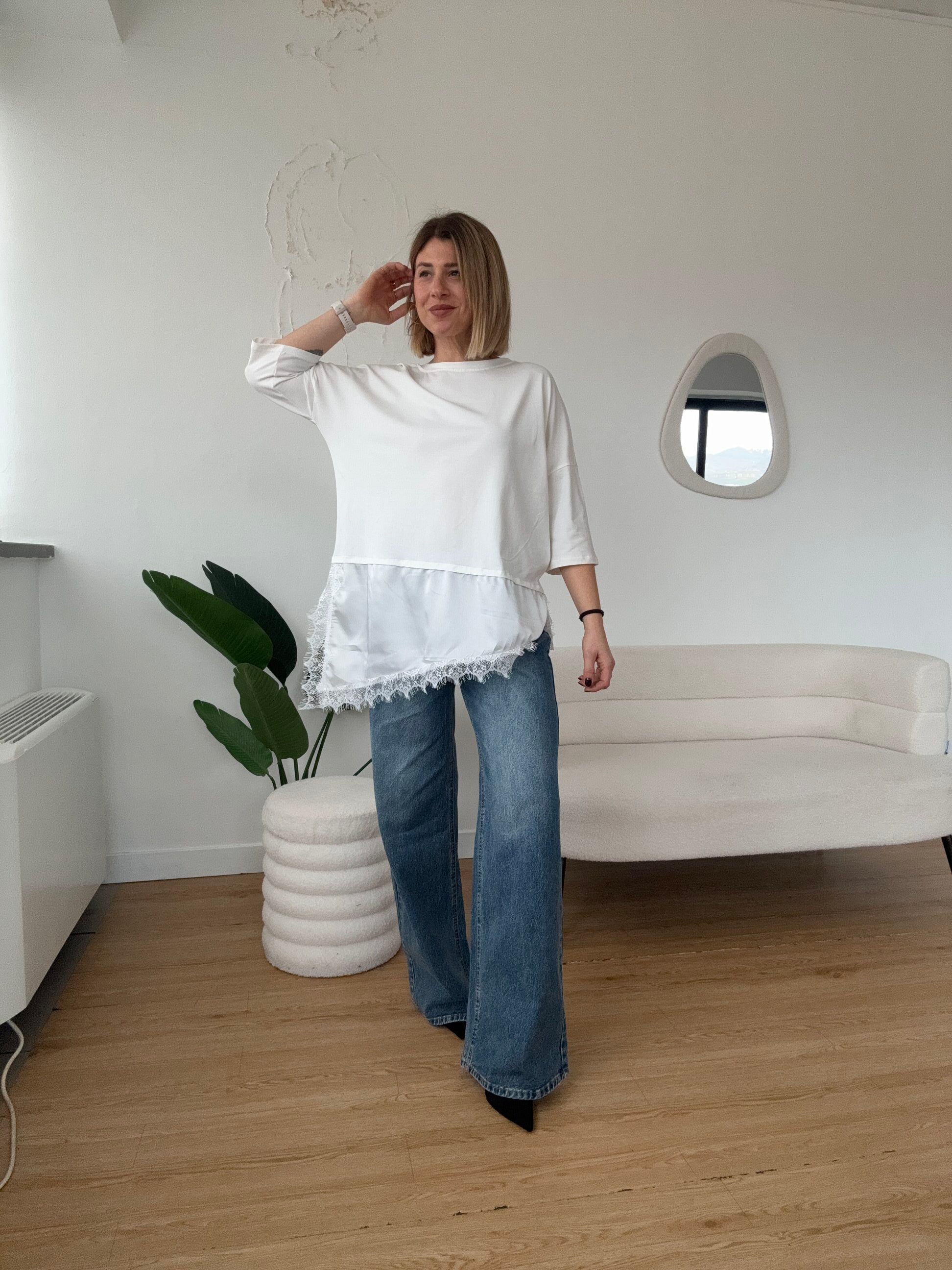 T-Shirt in cotone con balza effetto seta asimmetrica