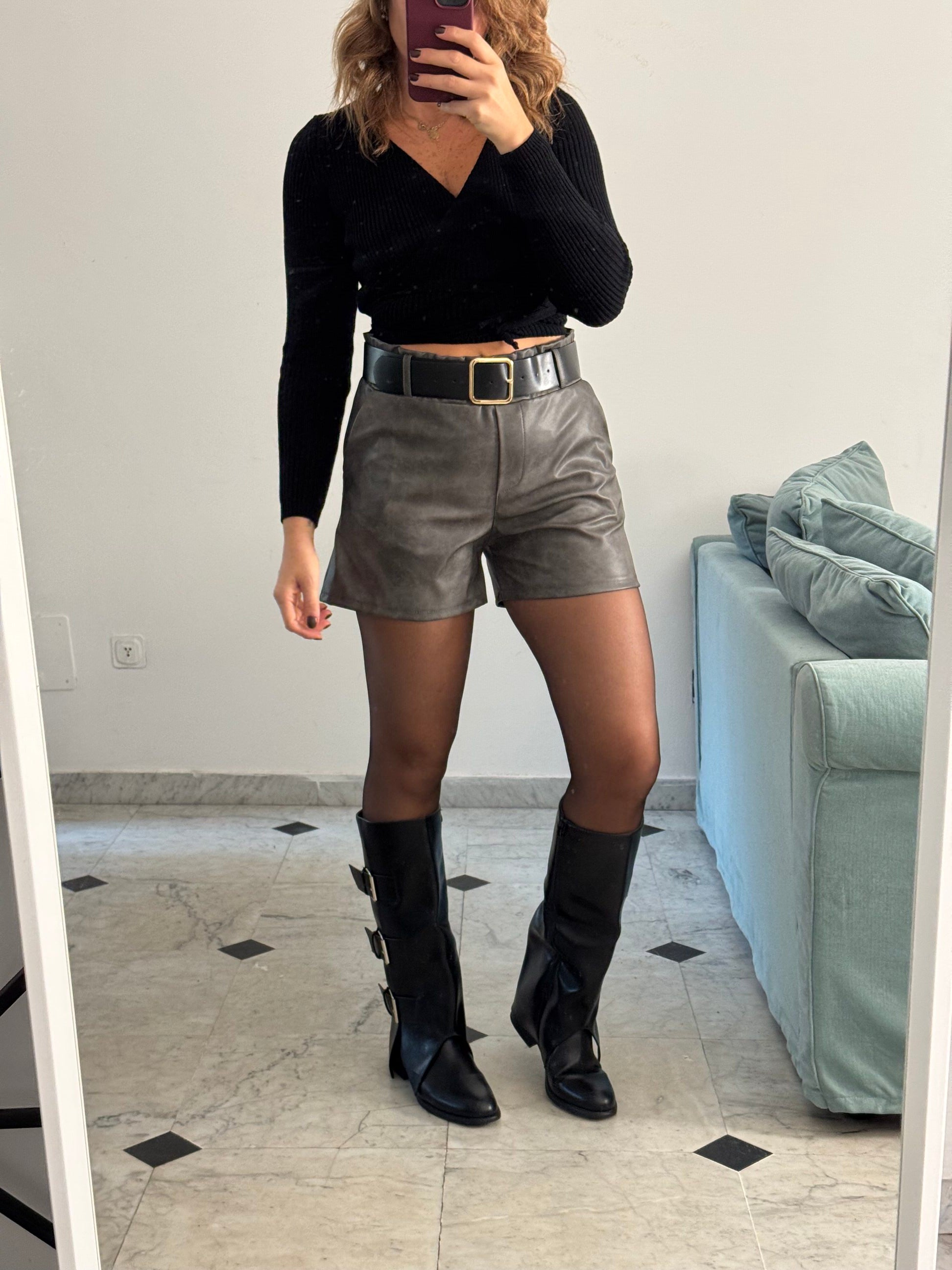 Pantaloncino ecopelle con cintura