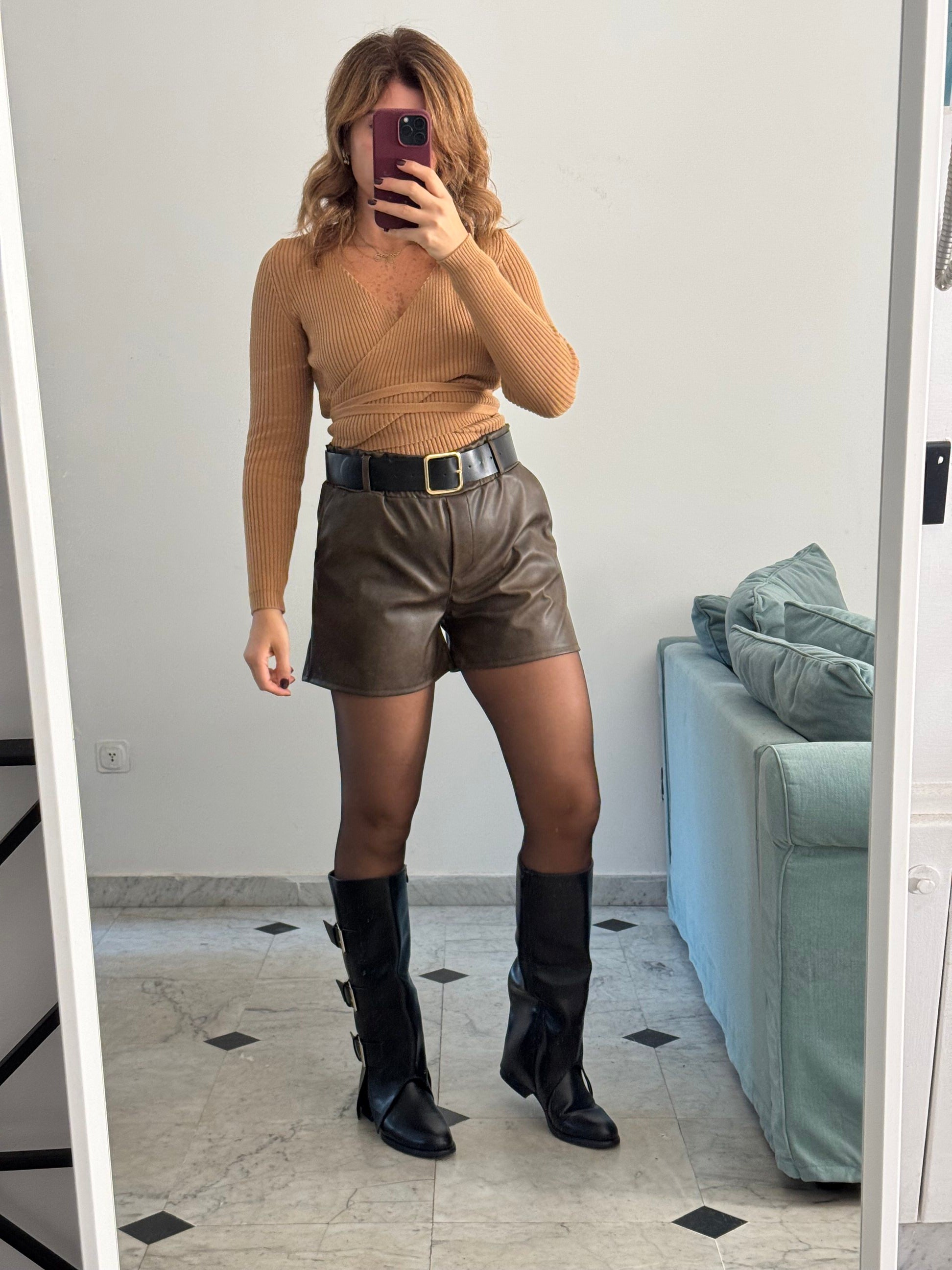 Pantaloncino ecopelle con cintura