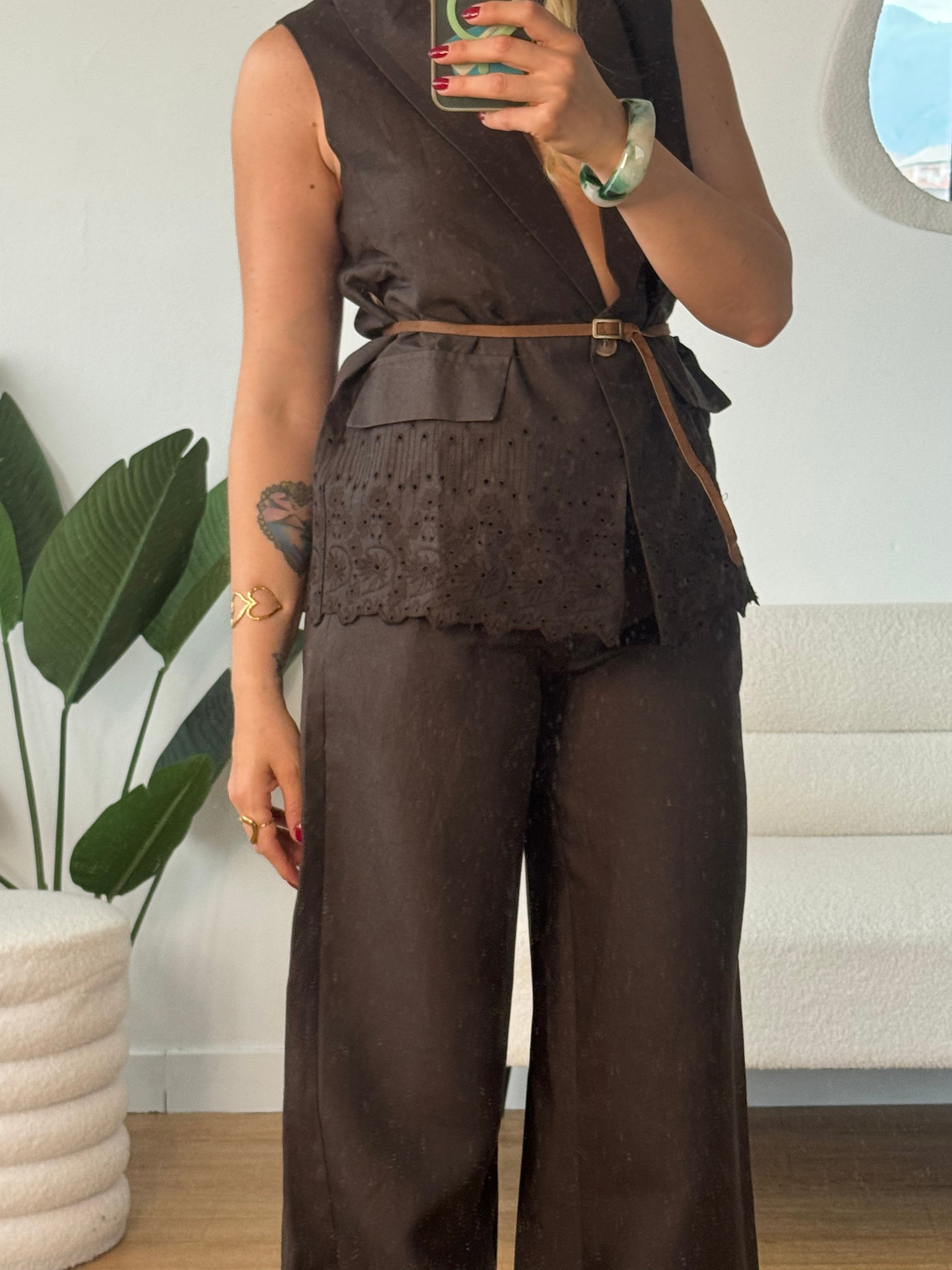 Coordinato lino con gilet ricamato