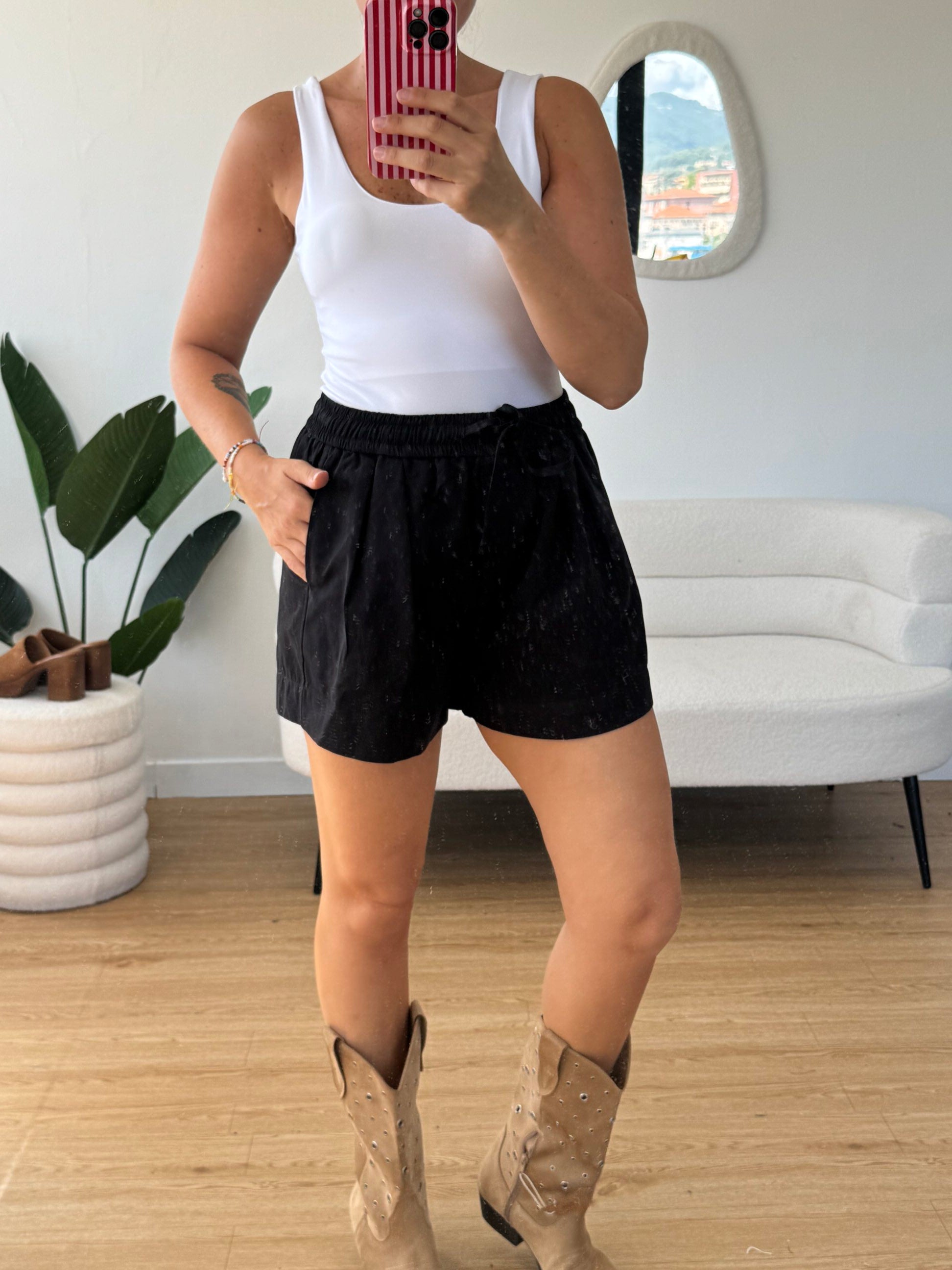 Shorts basici gamba ampia