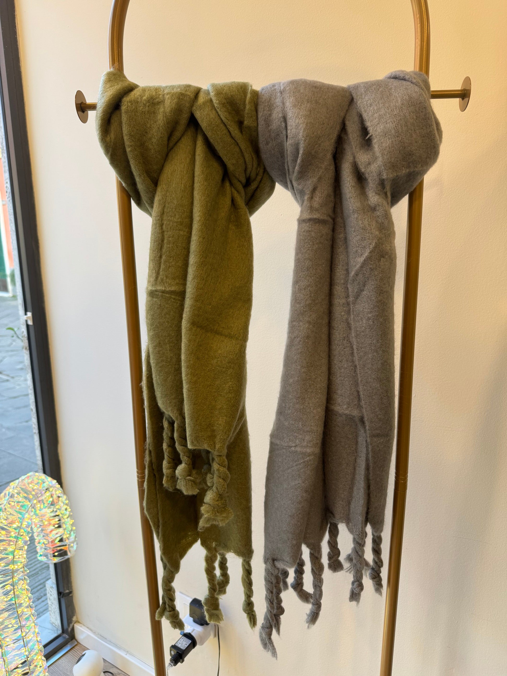 Maxi sciarpa frange intrecciate