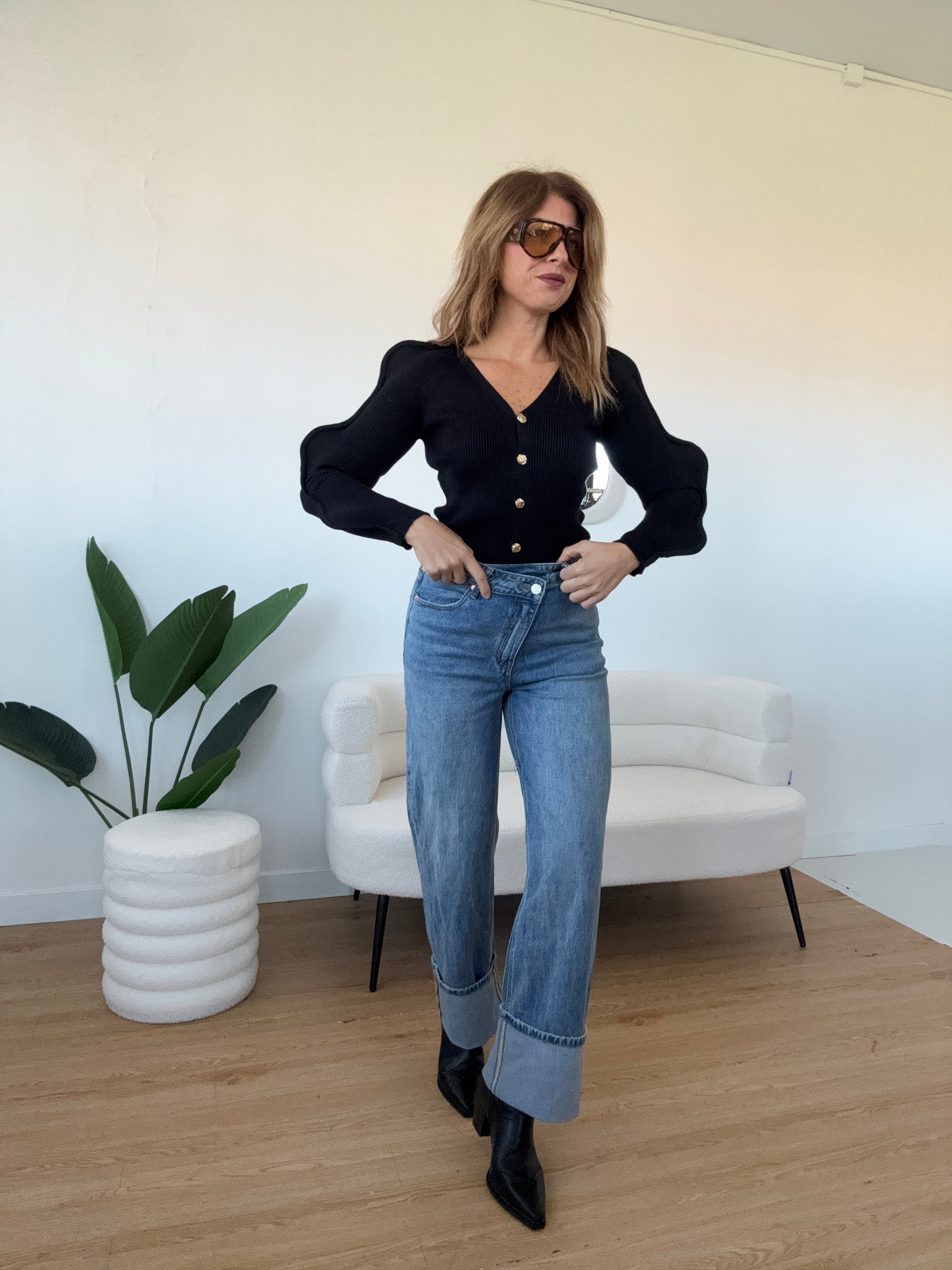Cardigan dettaglio maniche e bottoni oro
