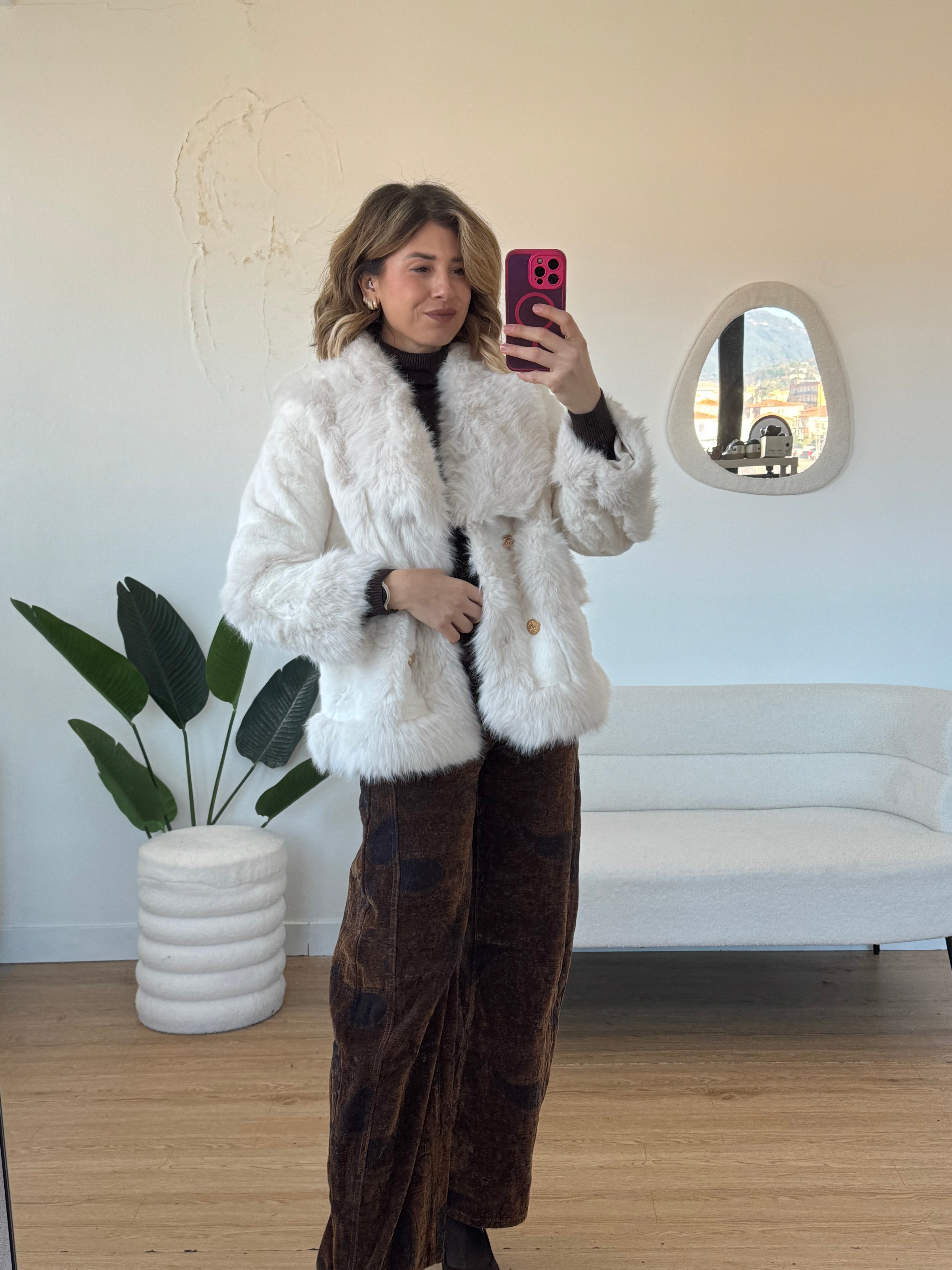 Eco pelliccia panna con bottoni oro