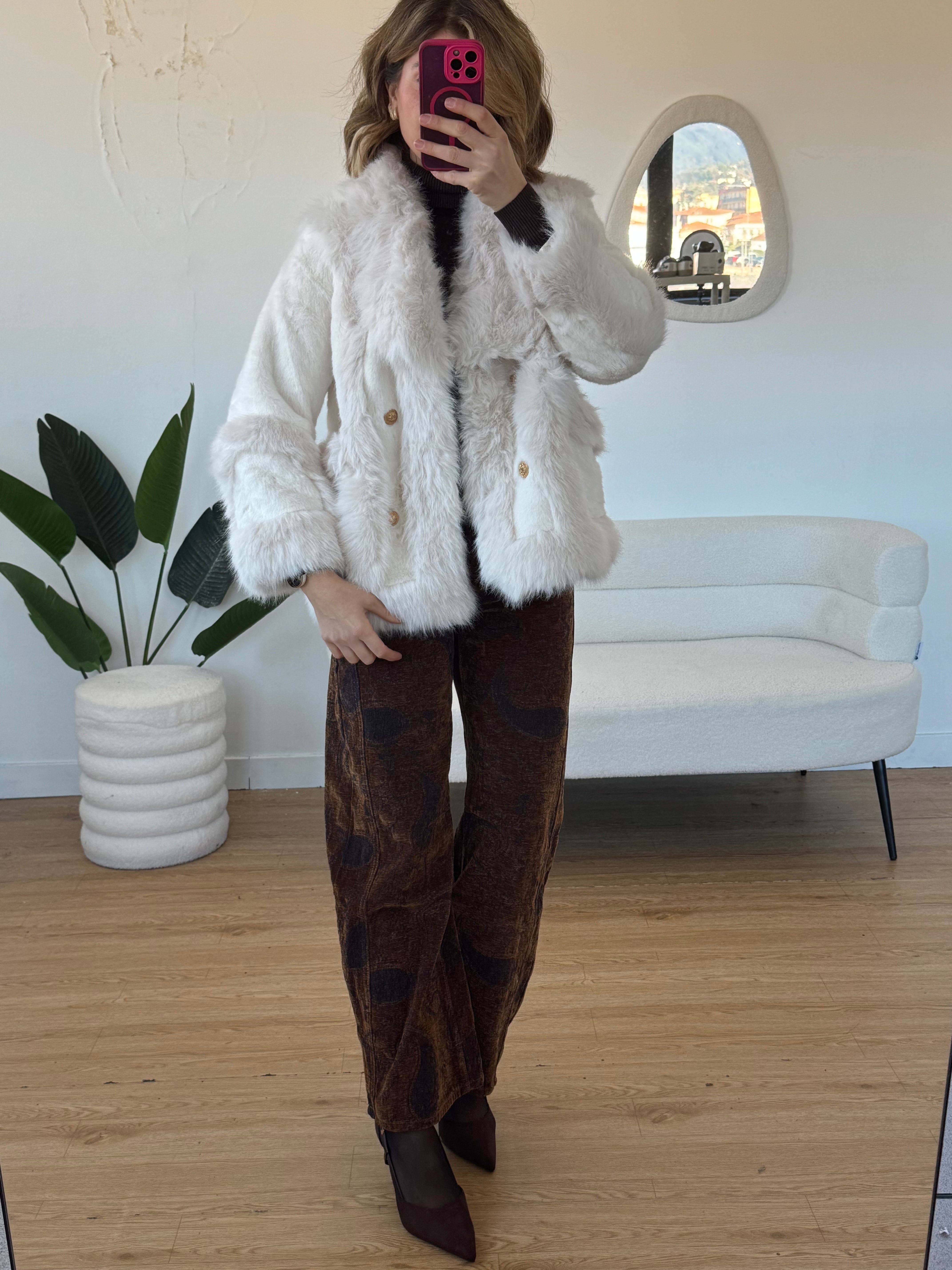 Eco pelliccia panna con bottoni oro