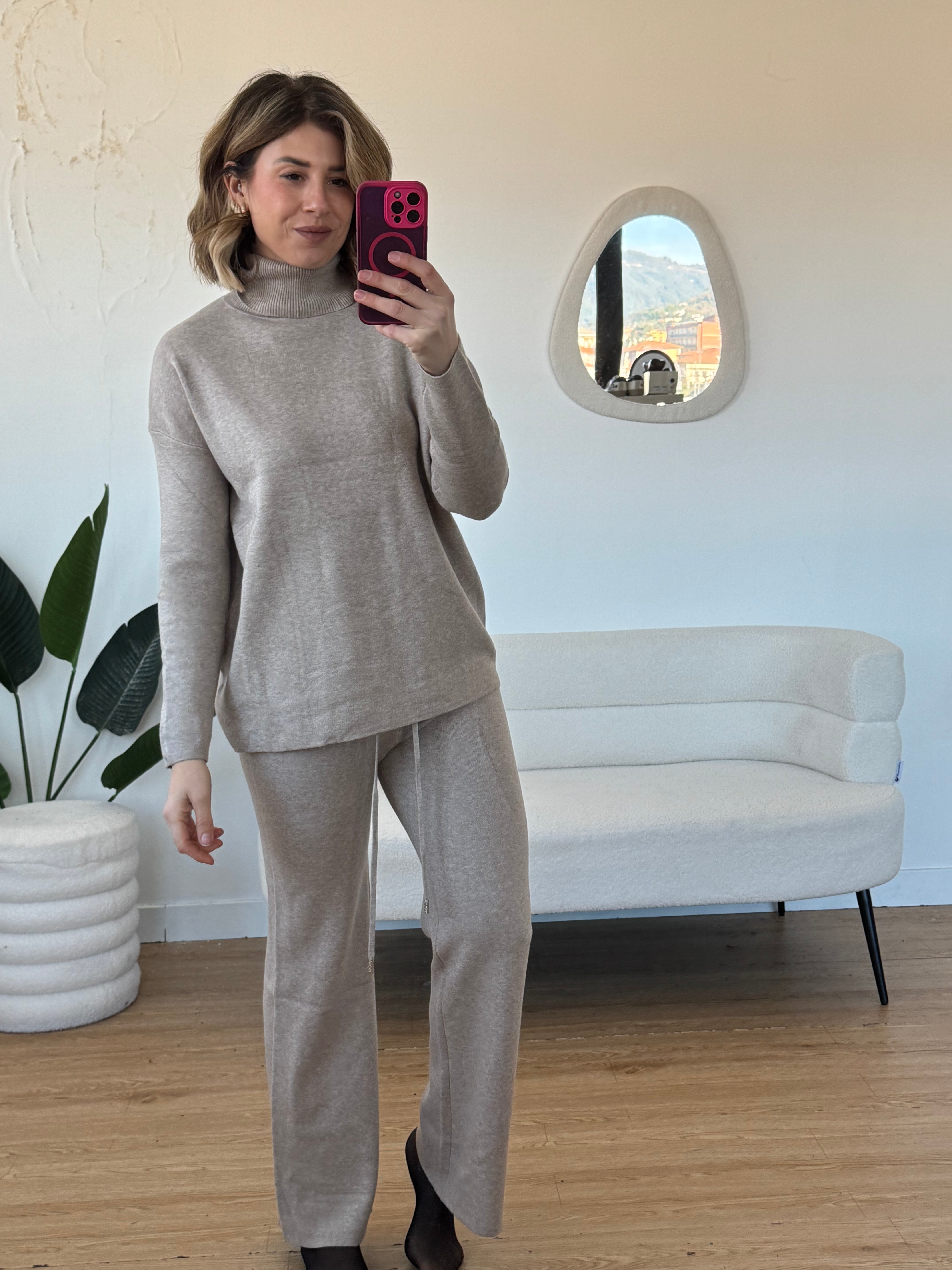 Completo in maglia collo alto