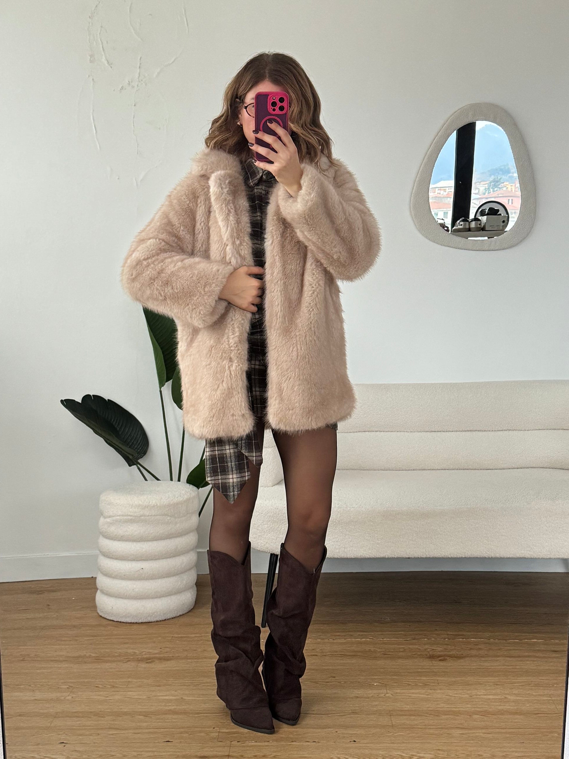 Pelliccia beige con tasche