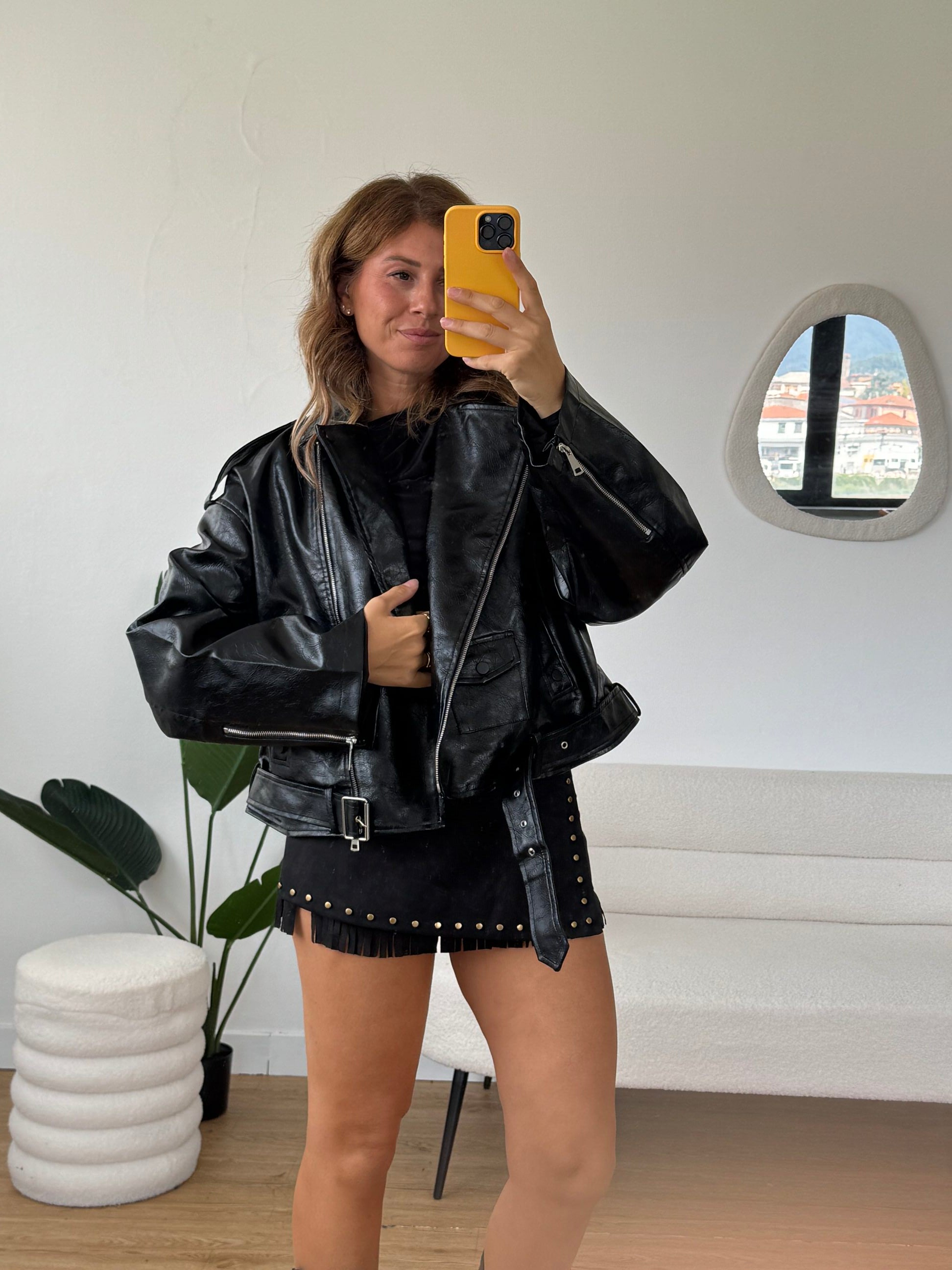 Chiodo ecopelle oversize dettaglio bottoni tono su tono