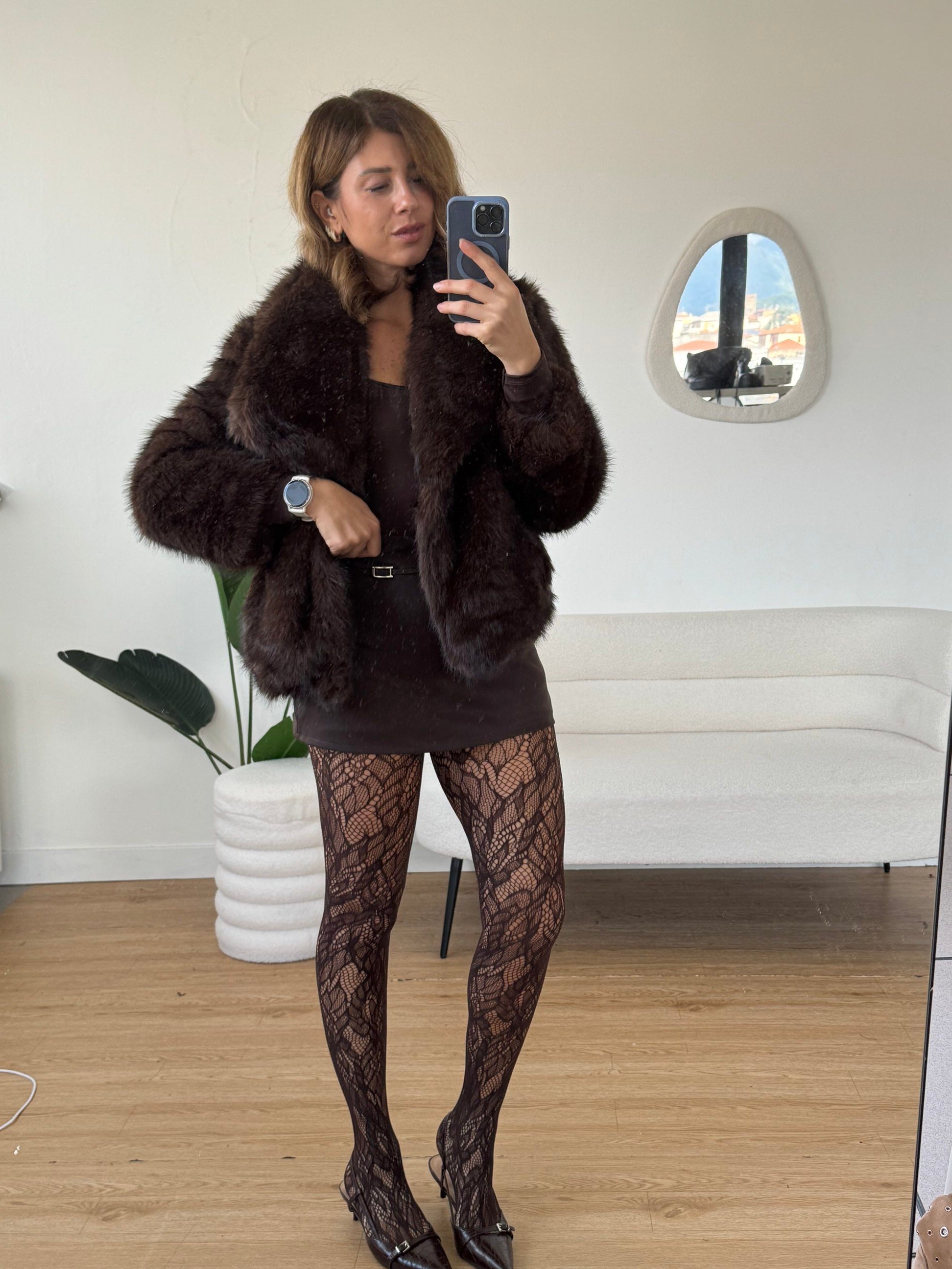 Pelliccia marrone con bottone