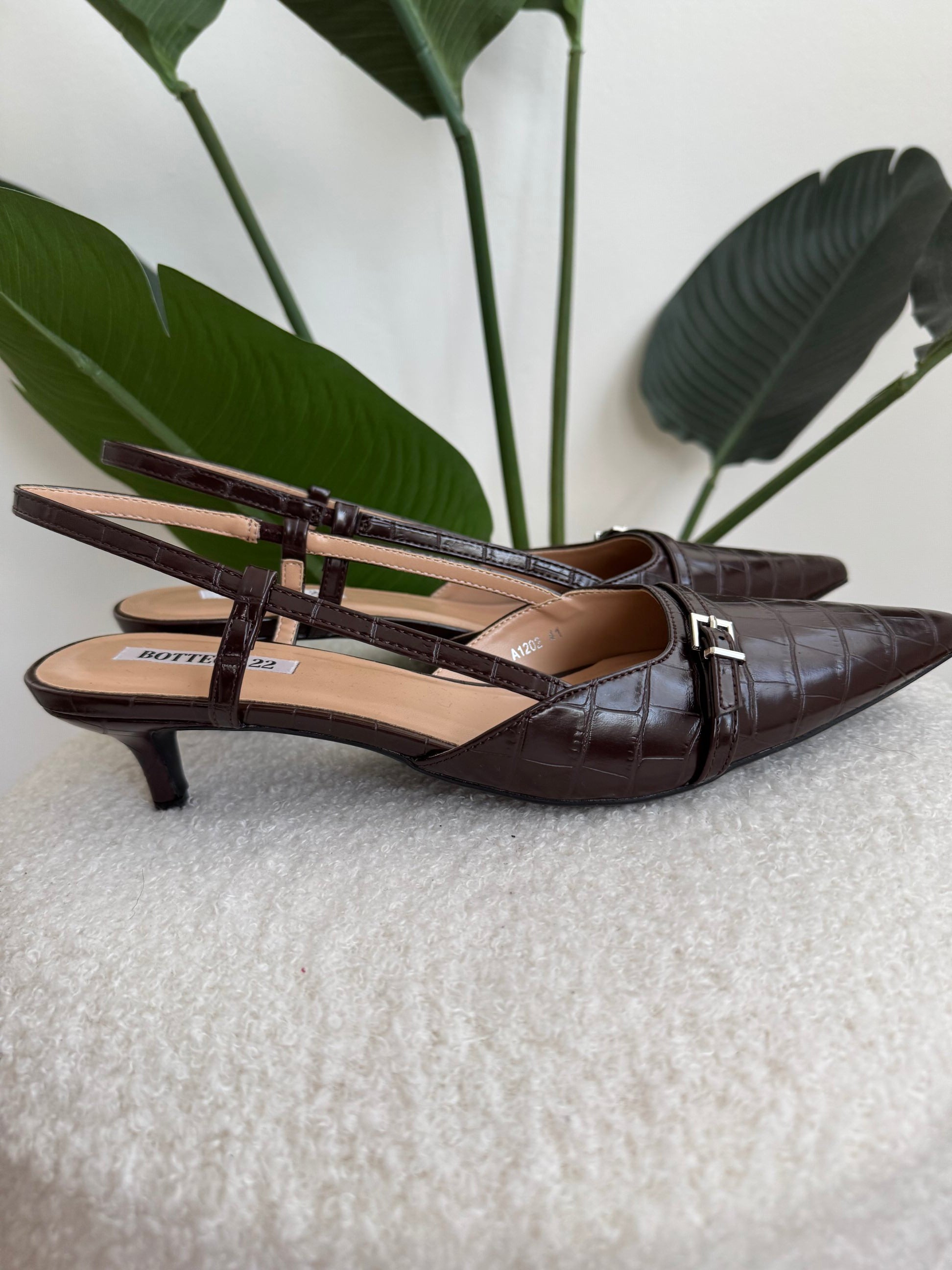 Slingback marrone con fibbia