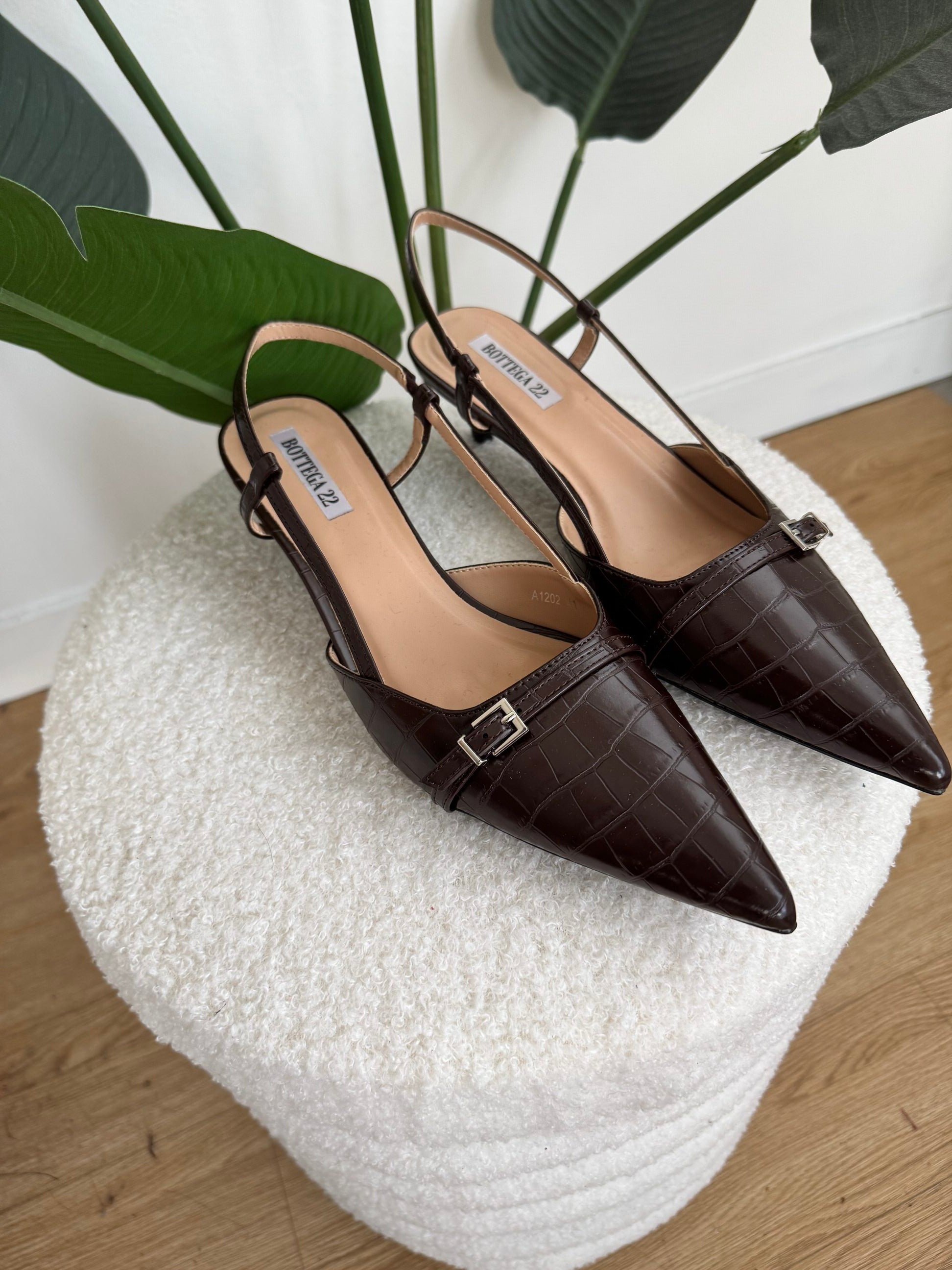 Slingback marrone con fibbia