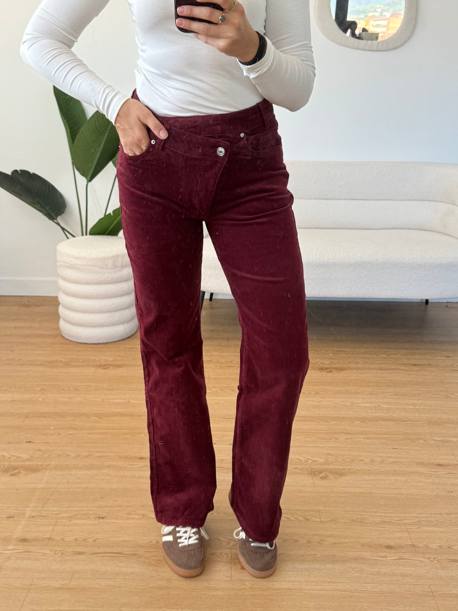 Jeans velluto chiusura asimmetrica bordeaux