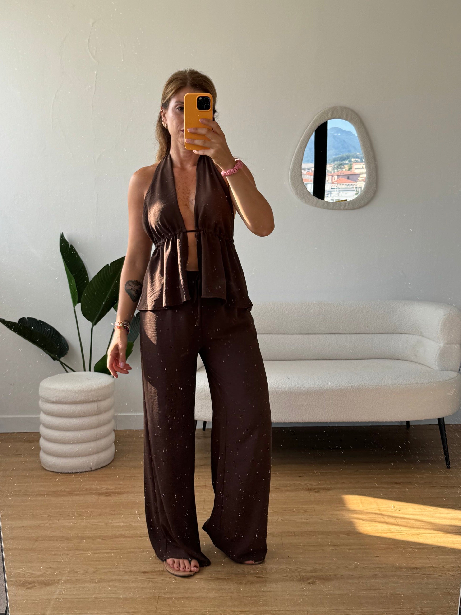 Completo top scollo halter e aperture