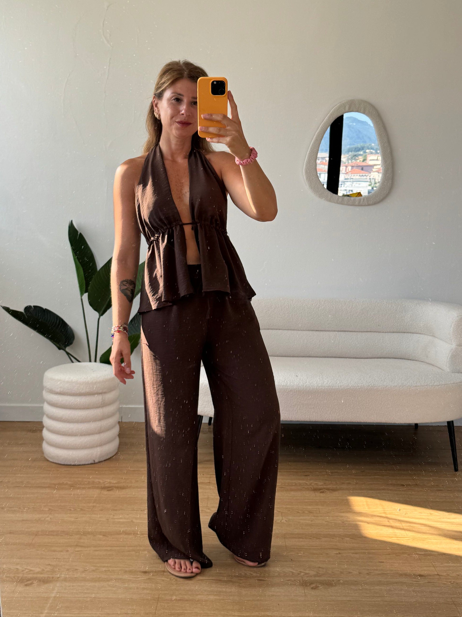 Completo top scollo halter e aperture