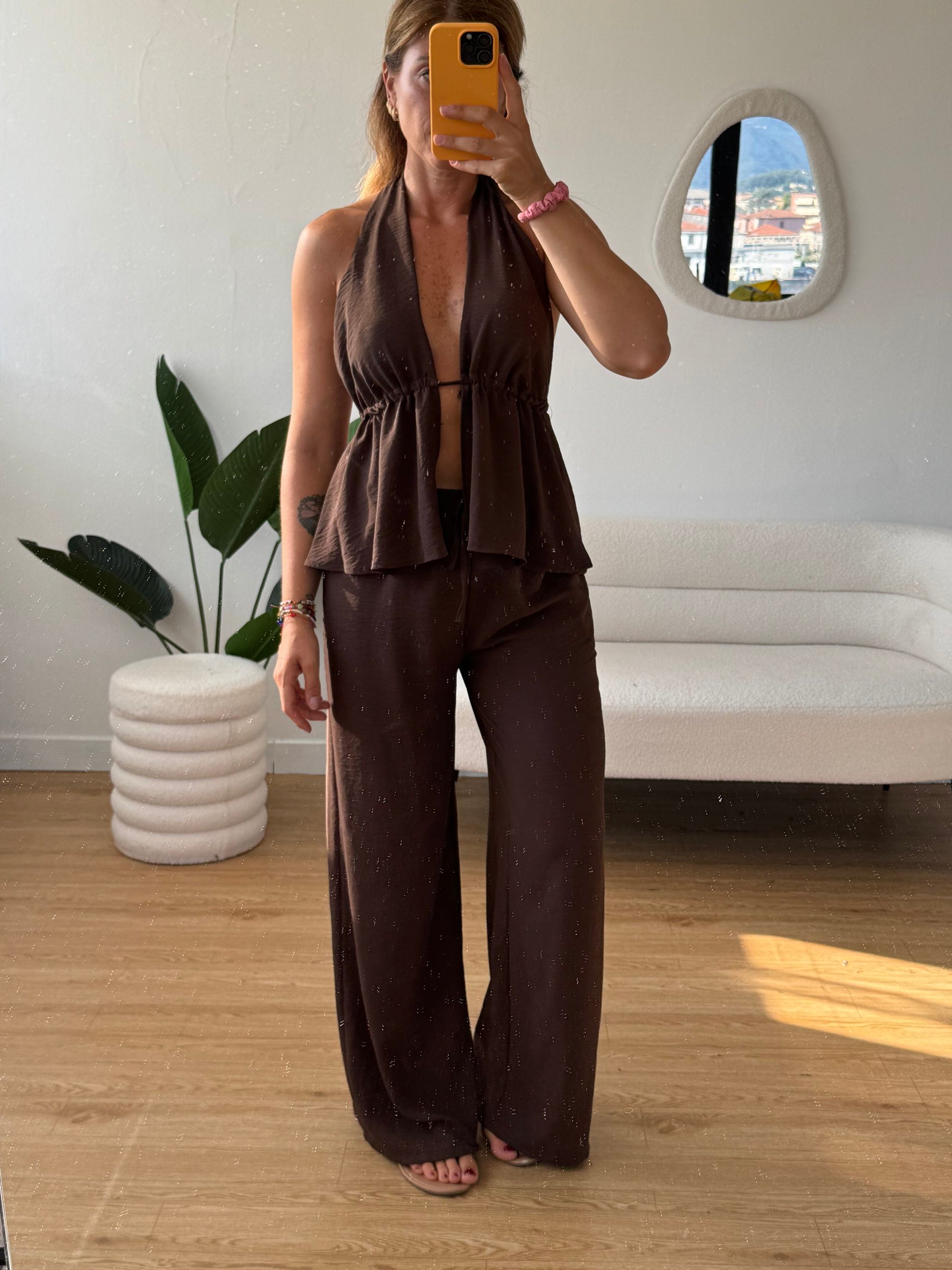 Completo top scollo halter e aperture