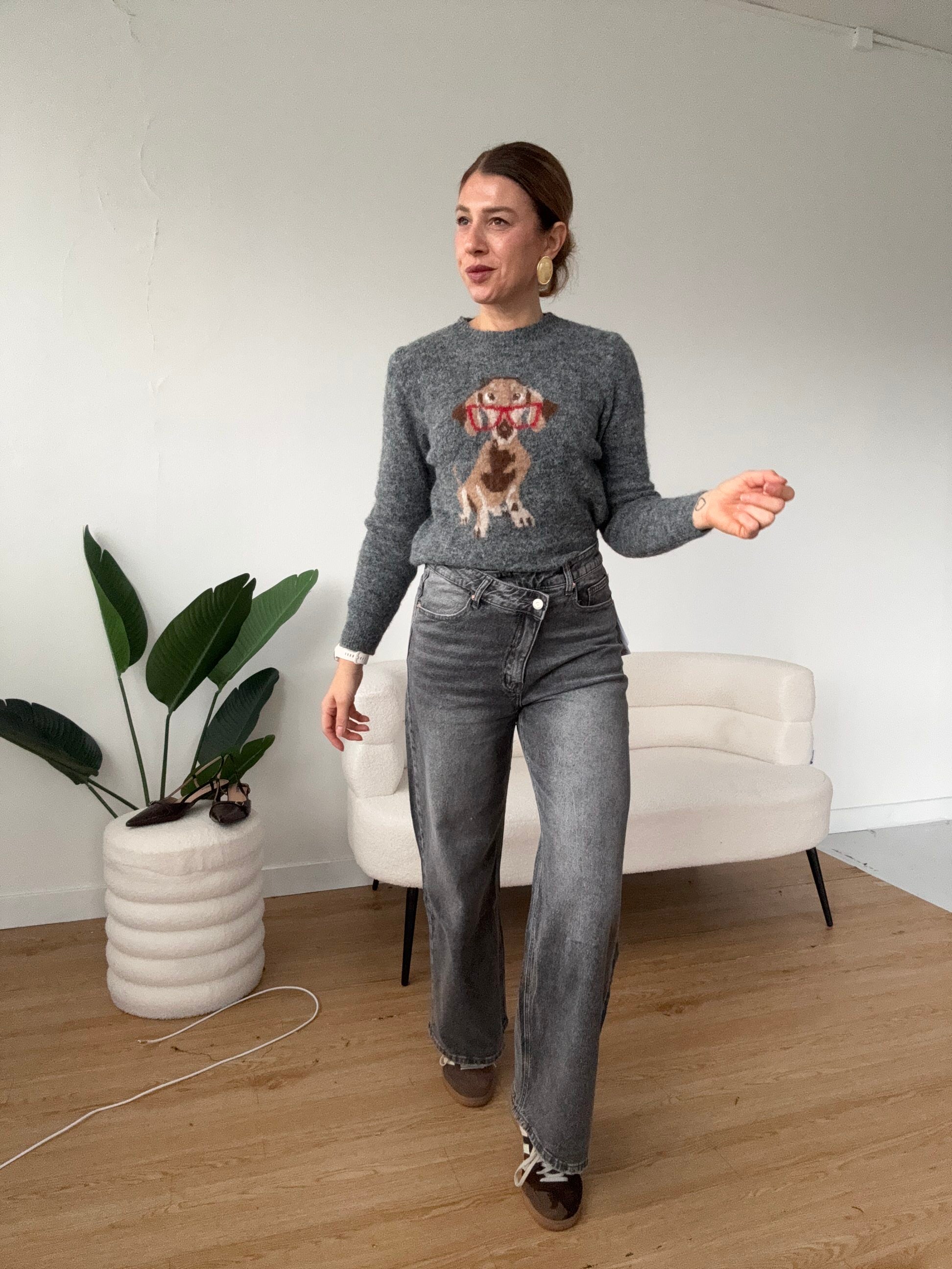 Jeans wide leg bottone asimmetrico elasticizzato grigio