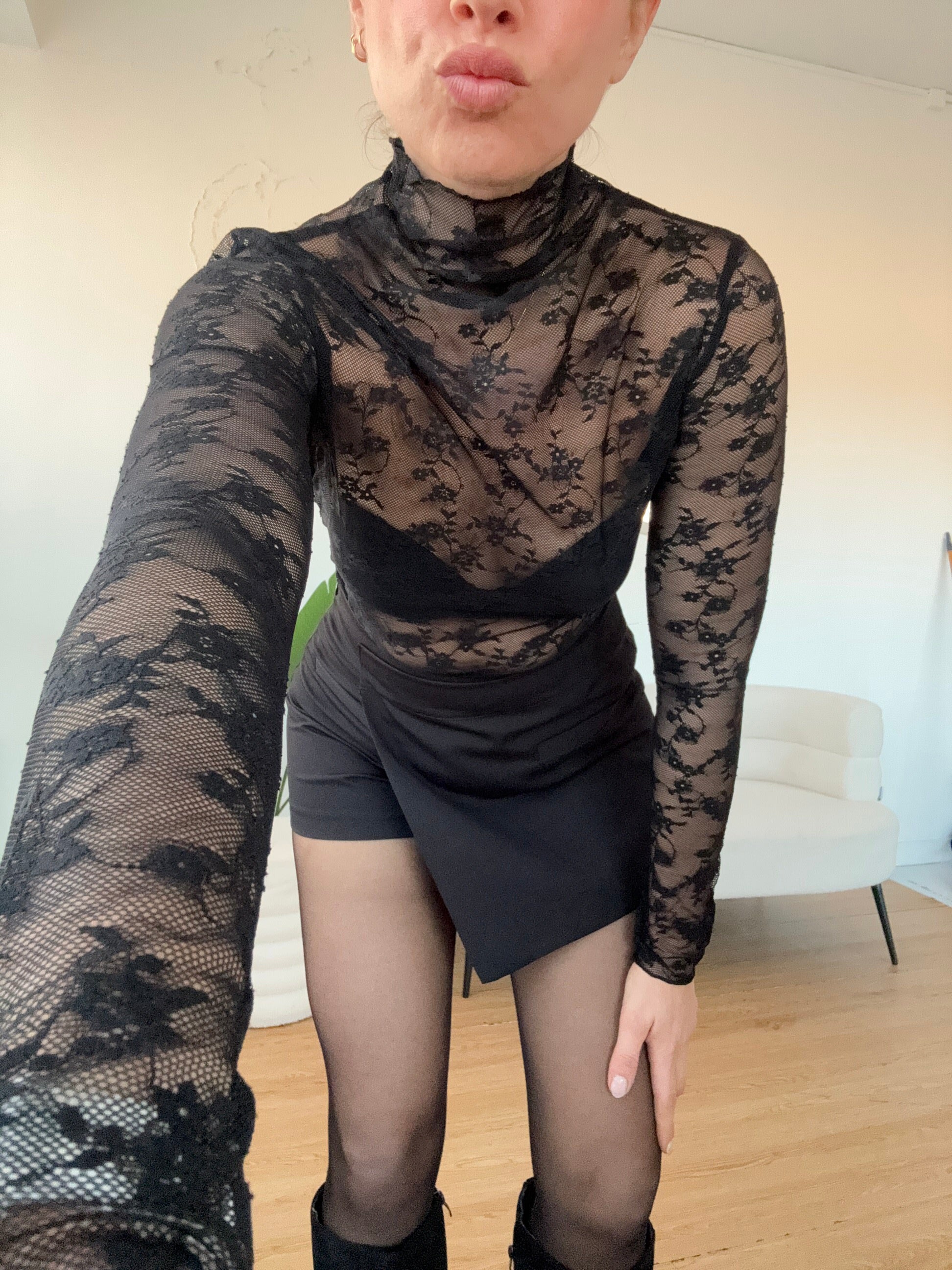 Maglia in pizzo e tulle collo alto