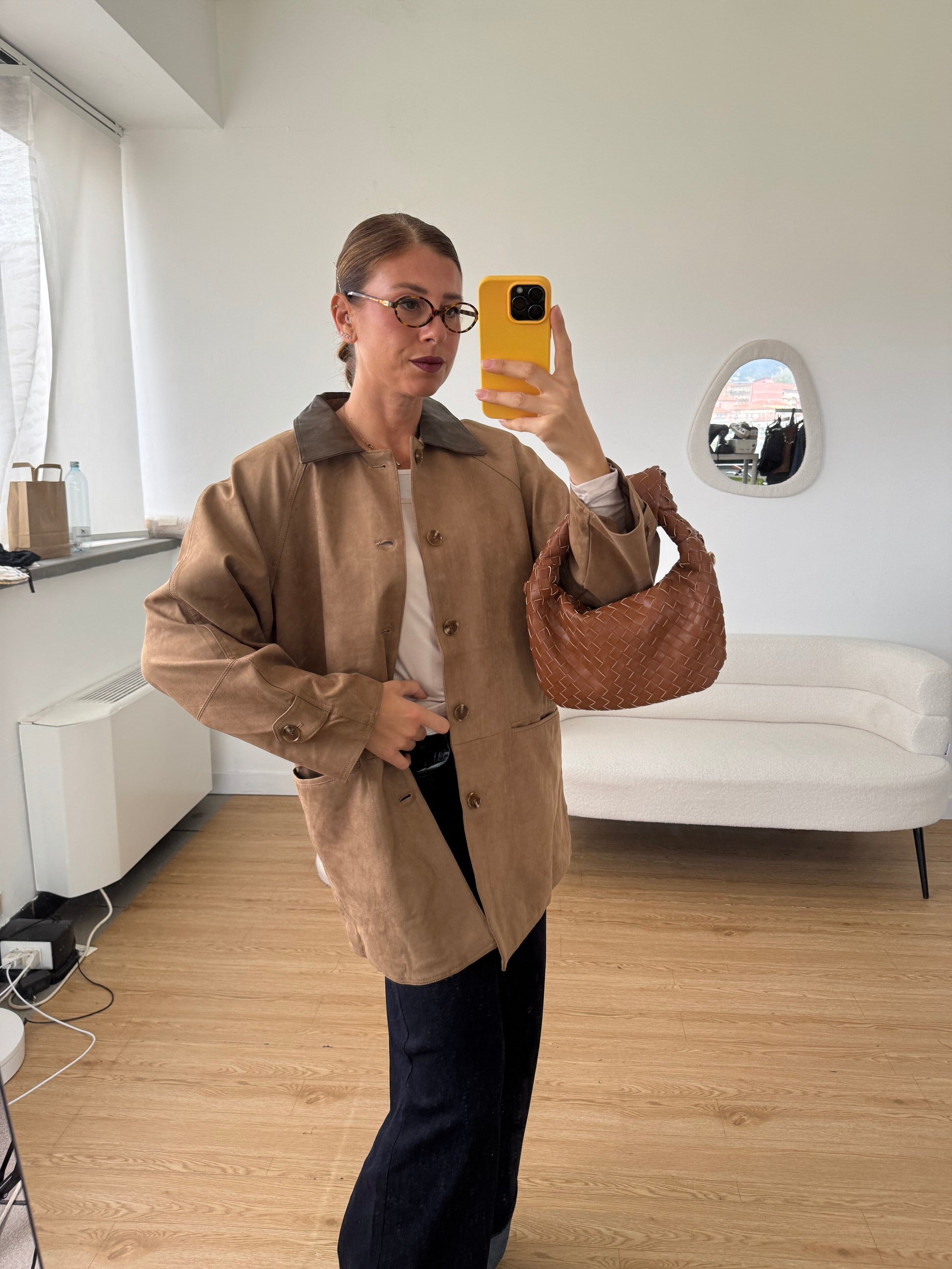 Trench suede oversize colletto a contrasto