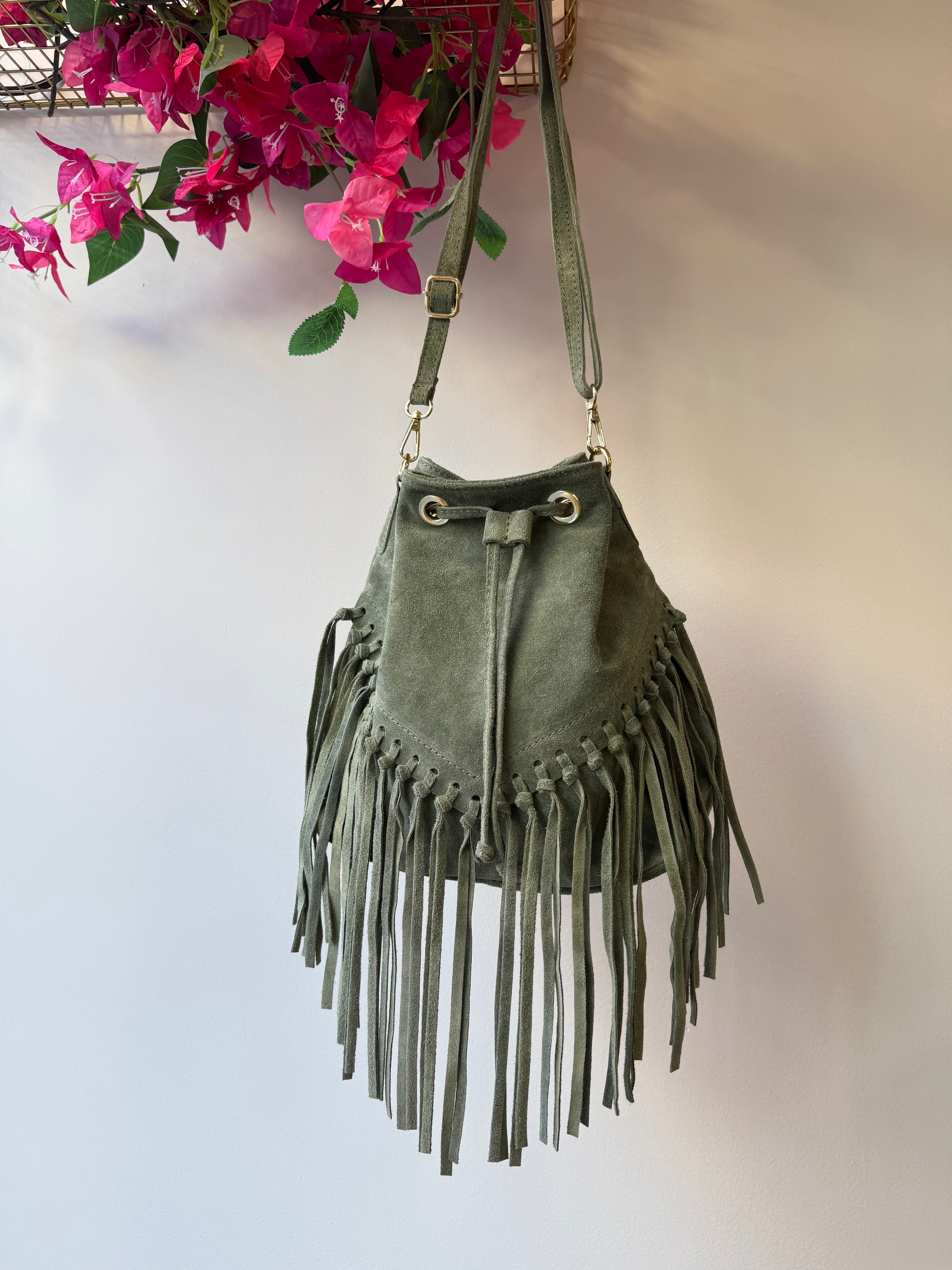 Borsa secchiello scamosciato con frange