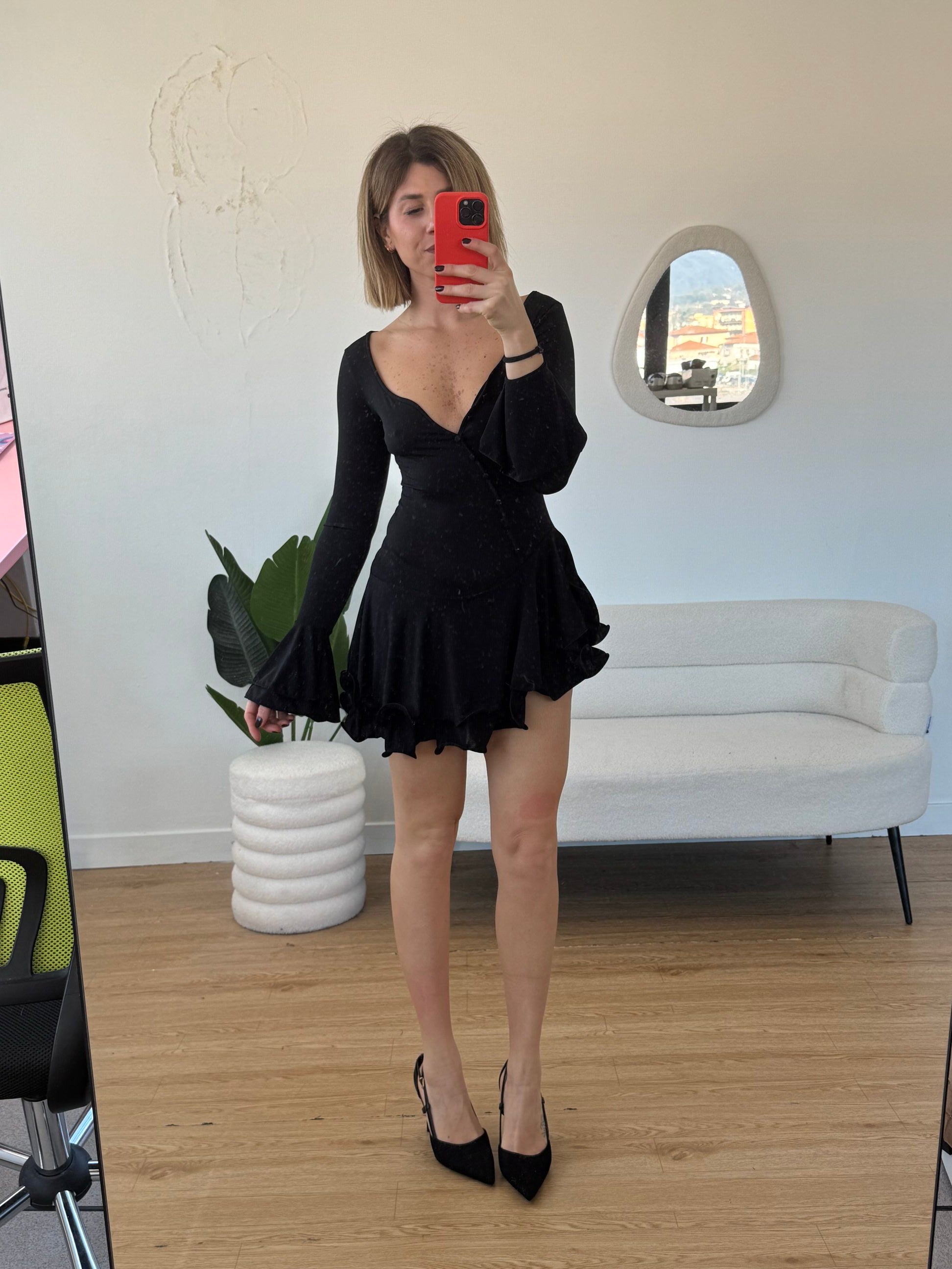 Abito bottoni asimmetrici con shorts