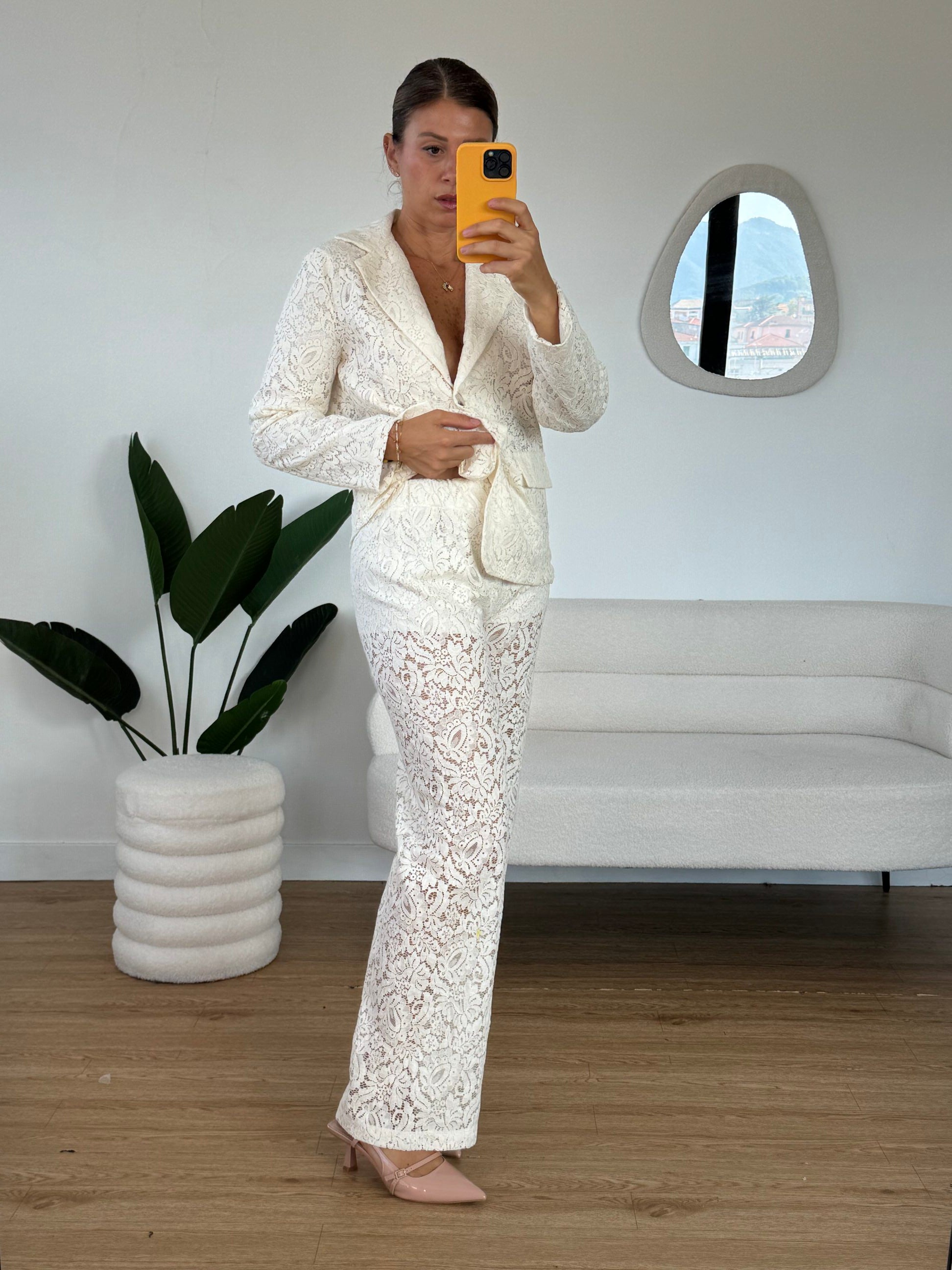 Tailleur in pizzo bianco