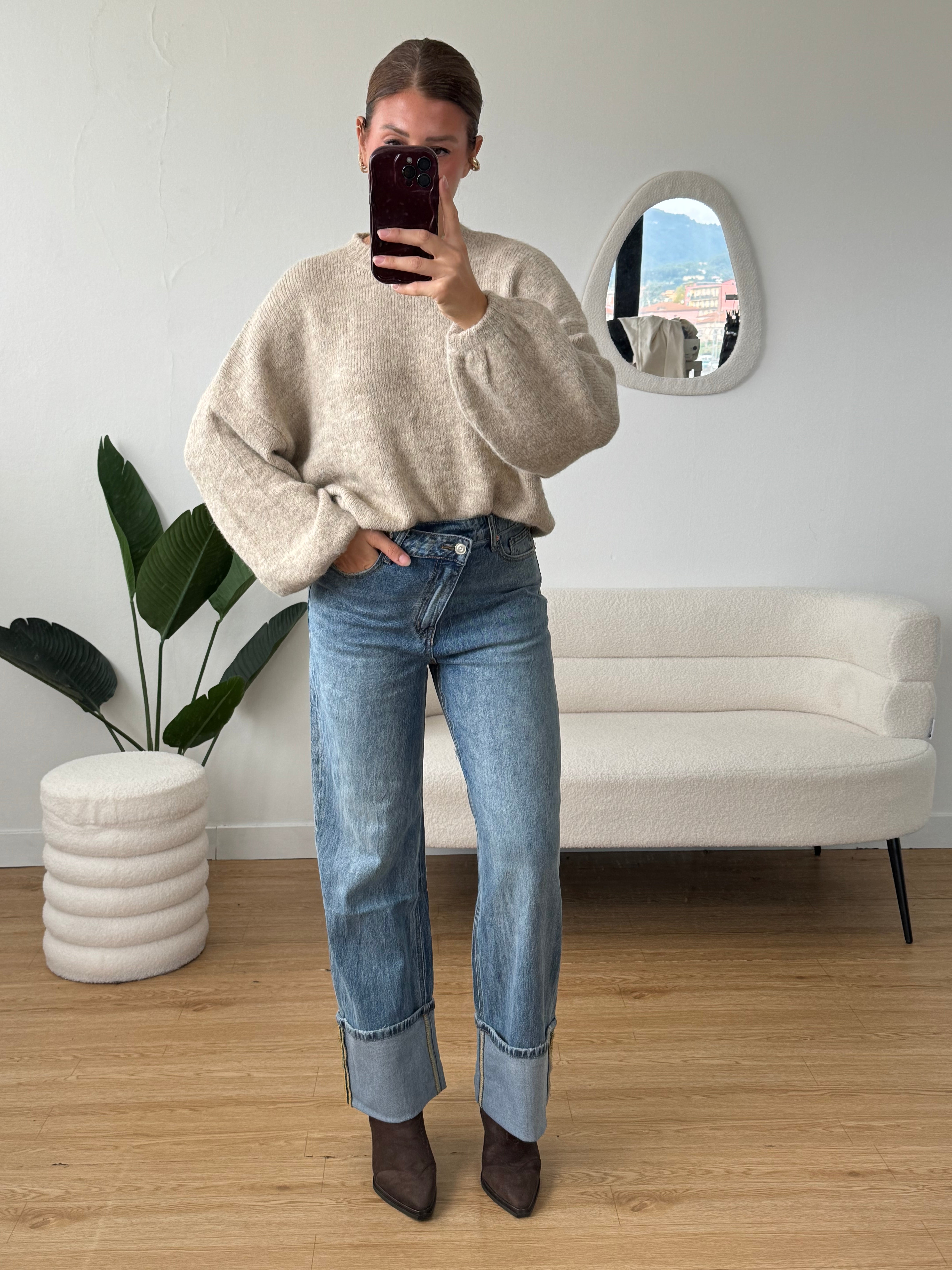 Jeans chiusura asimmetrica con maxi risvolto