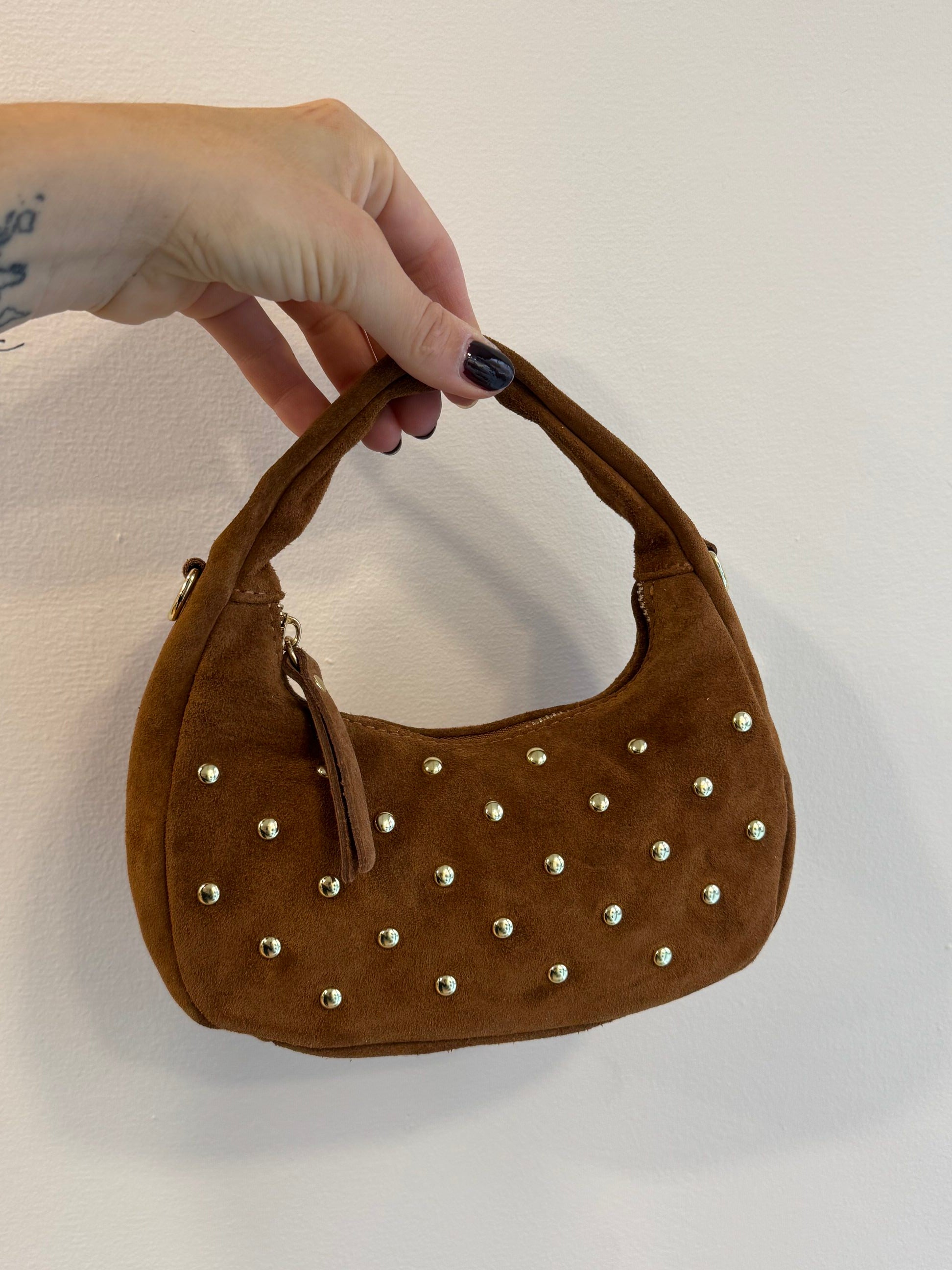 Borsa mezza luna con borche dorate