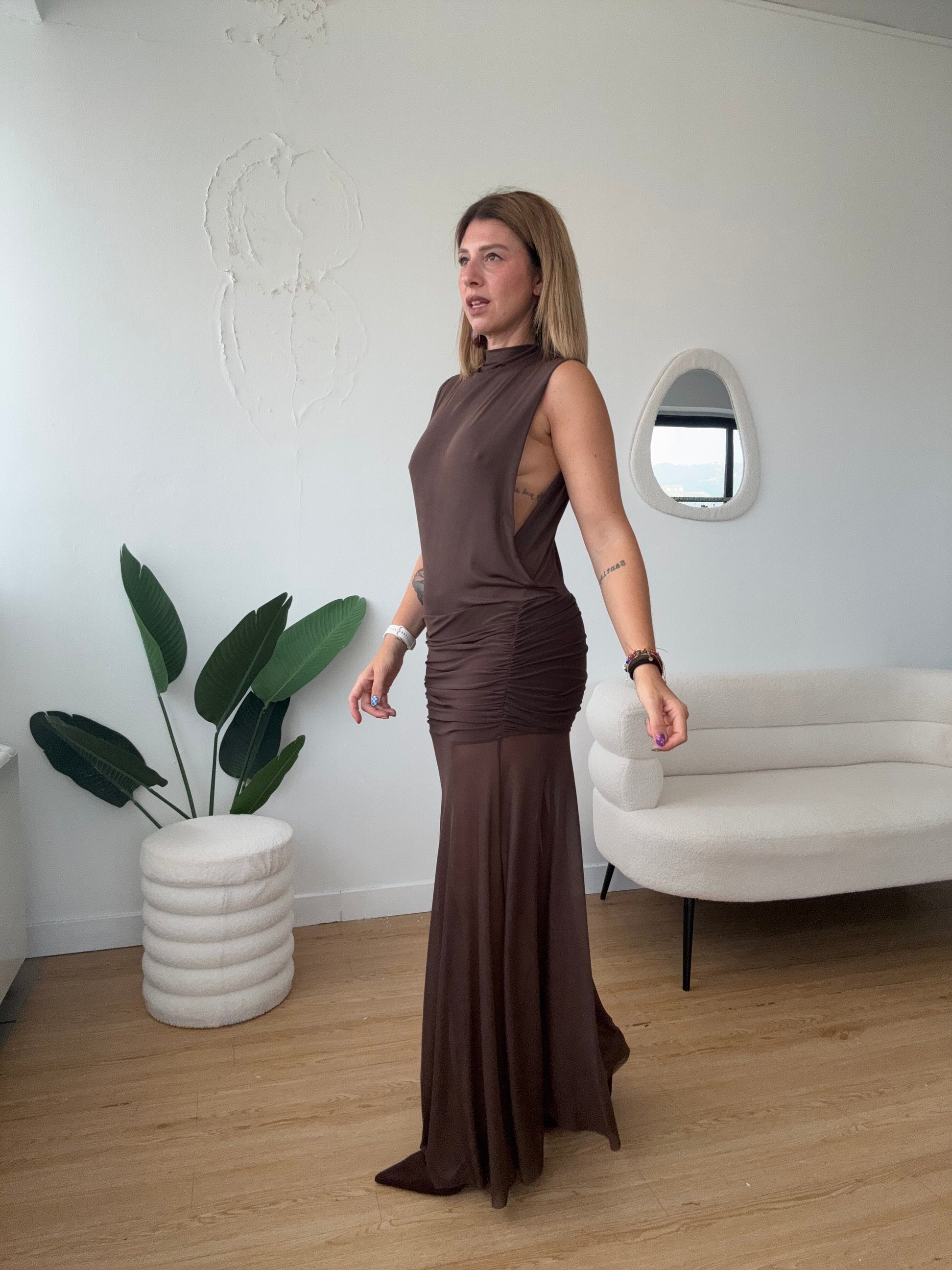 Abito lungo in tulle con scollatura laterale