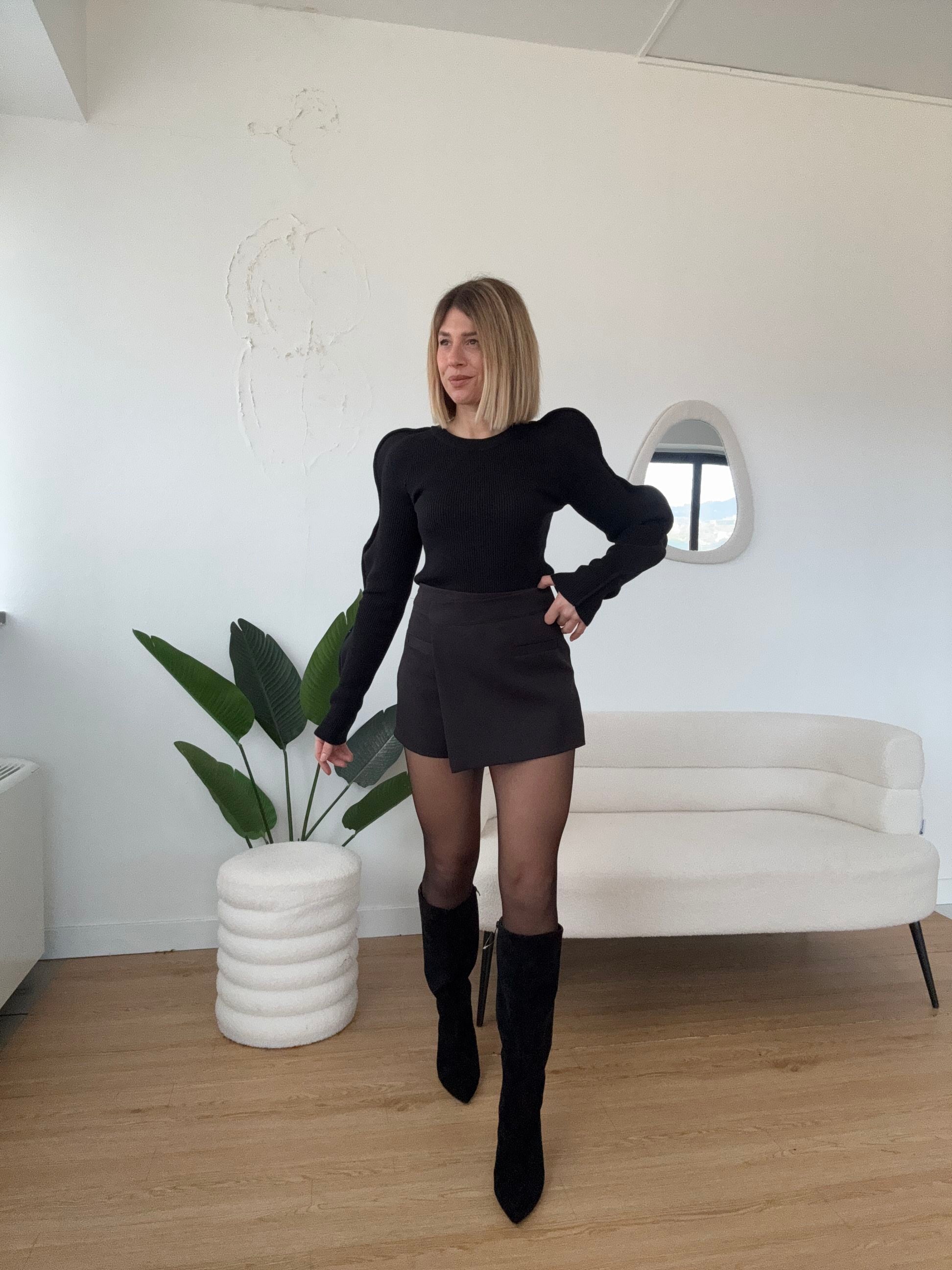 Maglioncino in filo dettaglio maniche