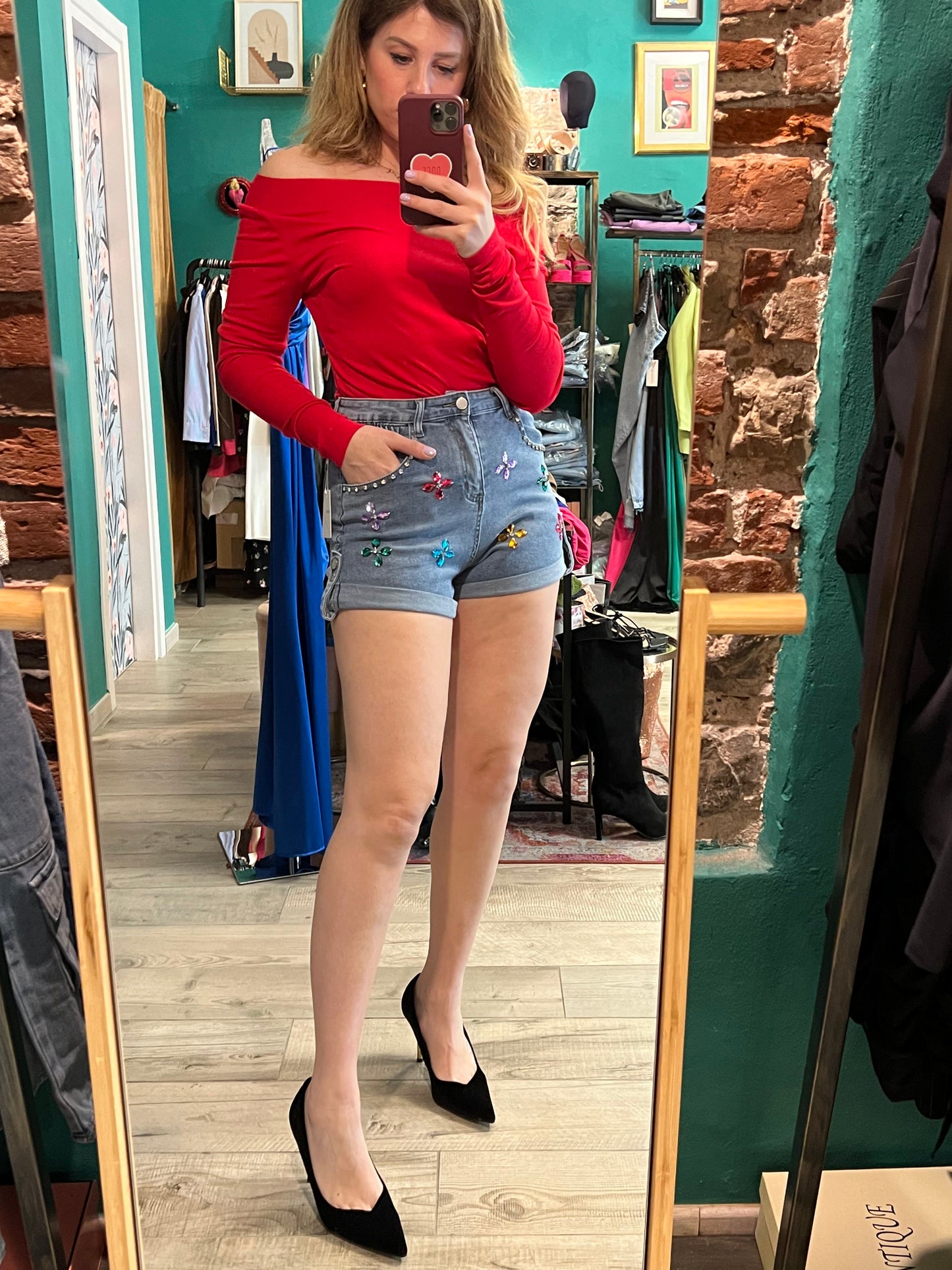 Shorts denim con applicazioni
