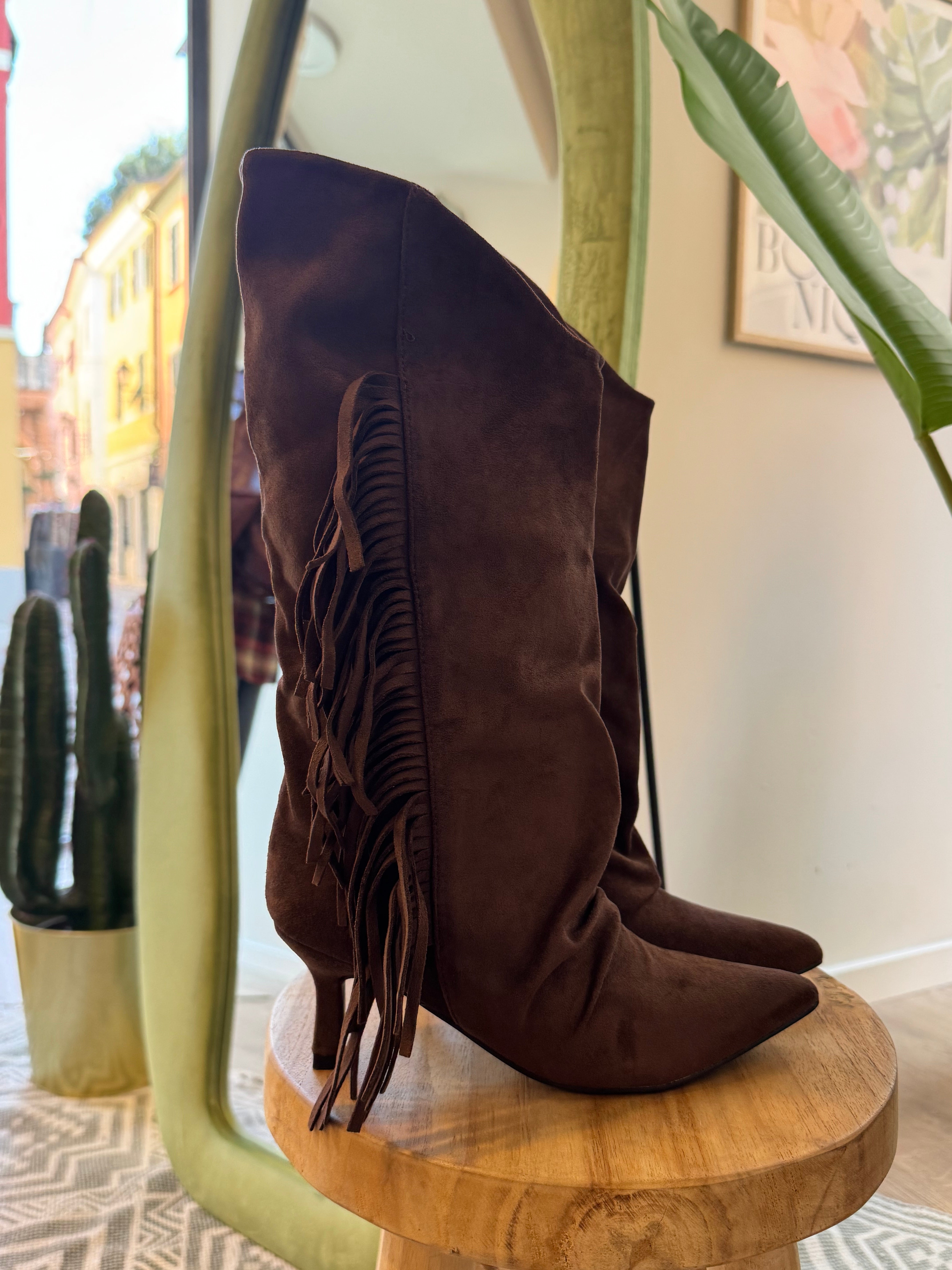 Stivale scamosciato con frange tacco mini