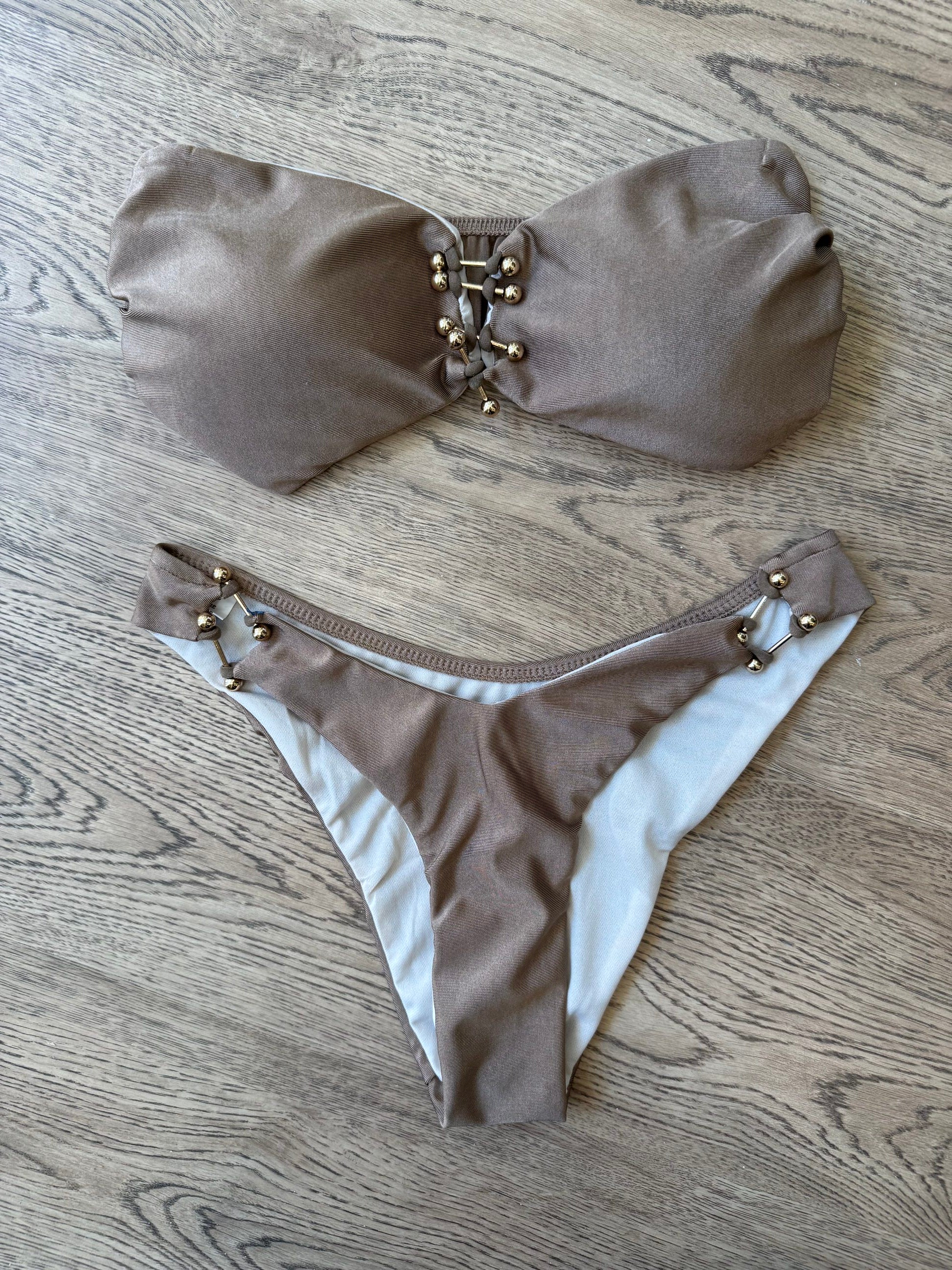 Bikini a fascia con applicazioni dorate