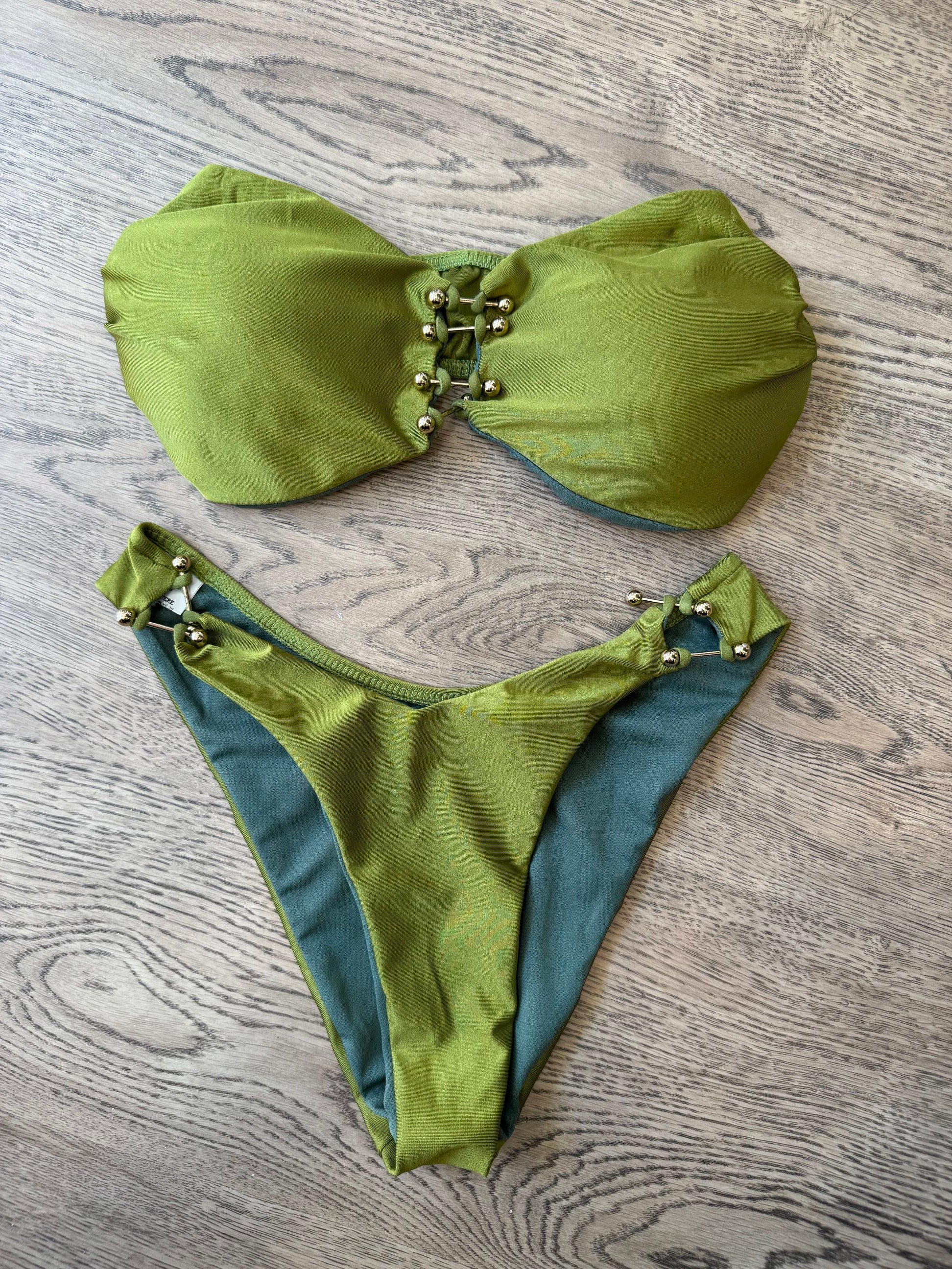 Bikini a fascia con applicazioni dorate