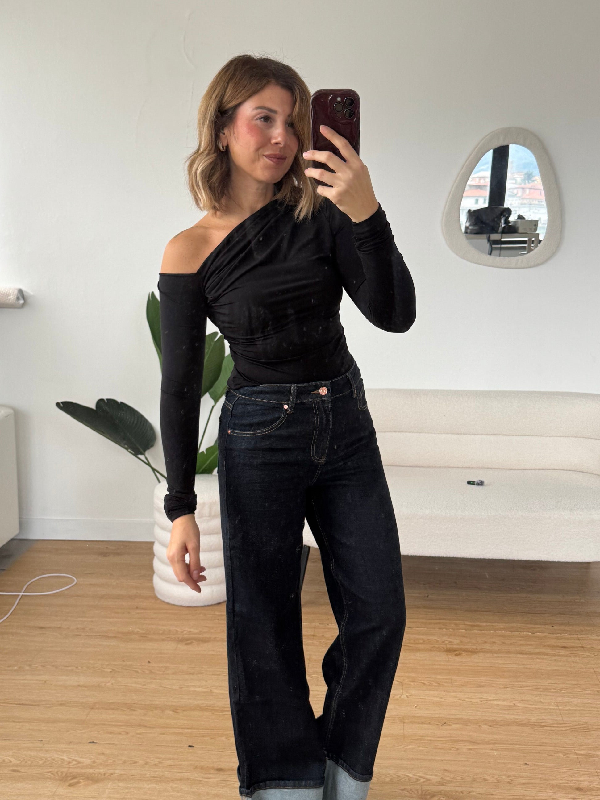 Maglia kim scollo asimmetrico con guantino