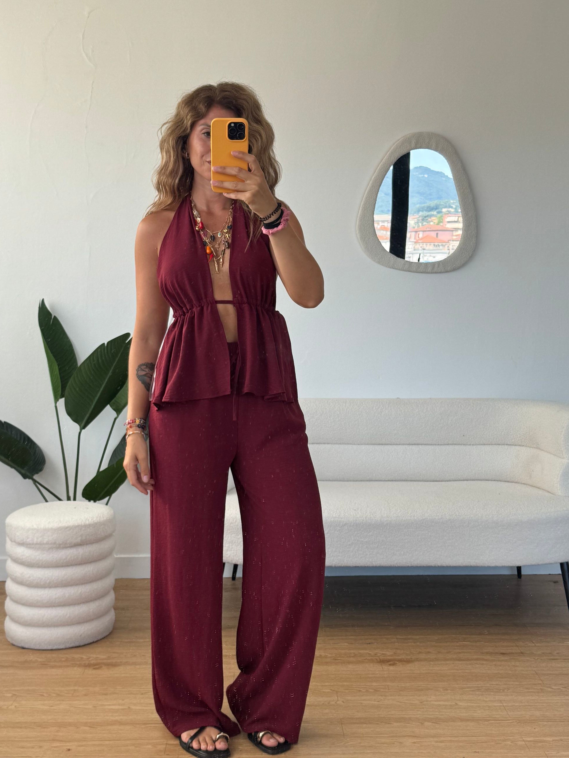 Completo top scollo halter e aperture