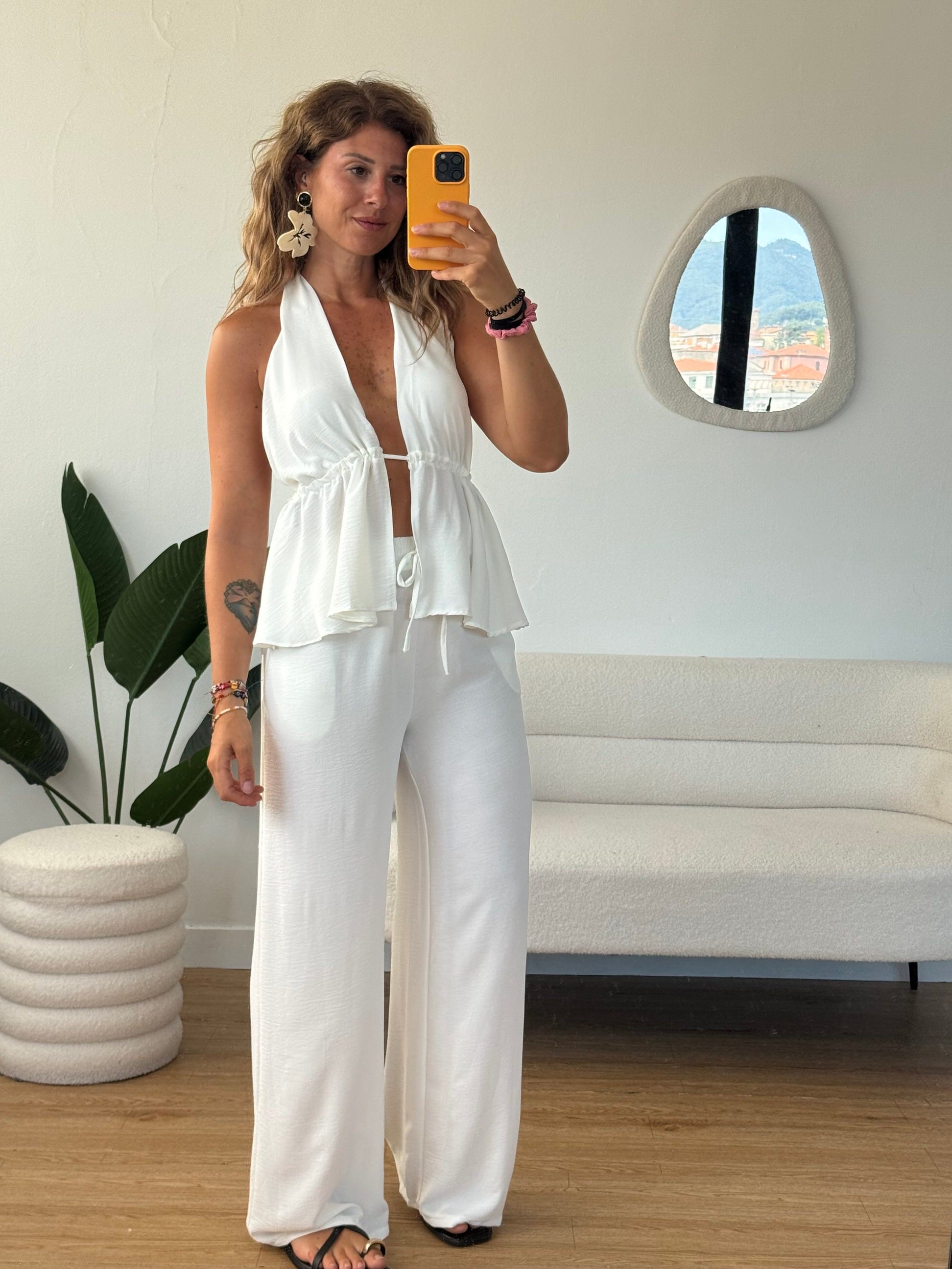 Completo top scollo halter e aperture