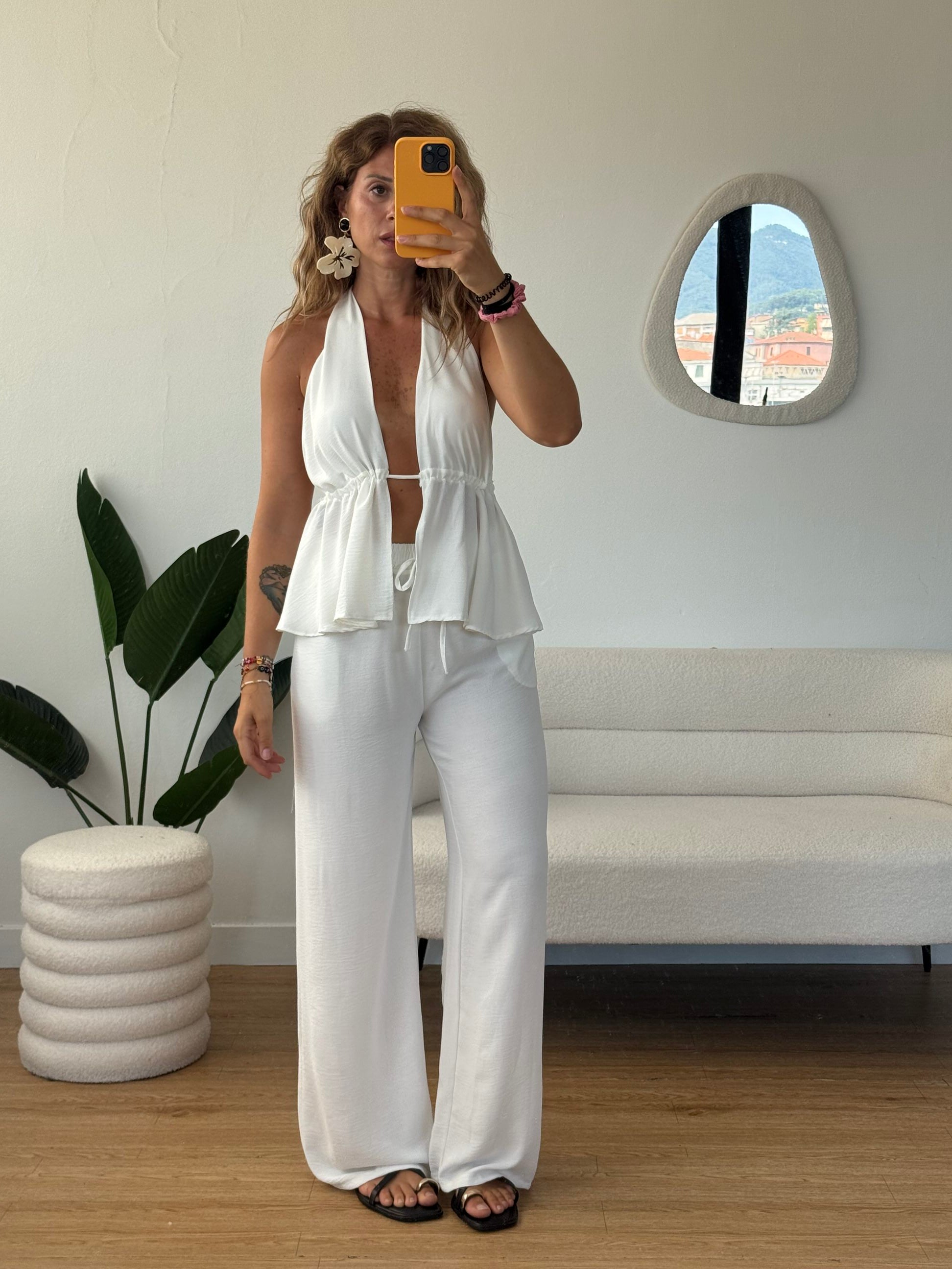 Completo top scollo halter e aperture