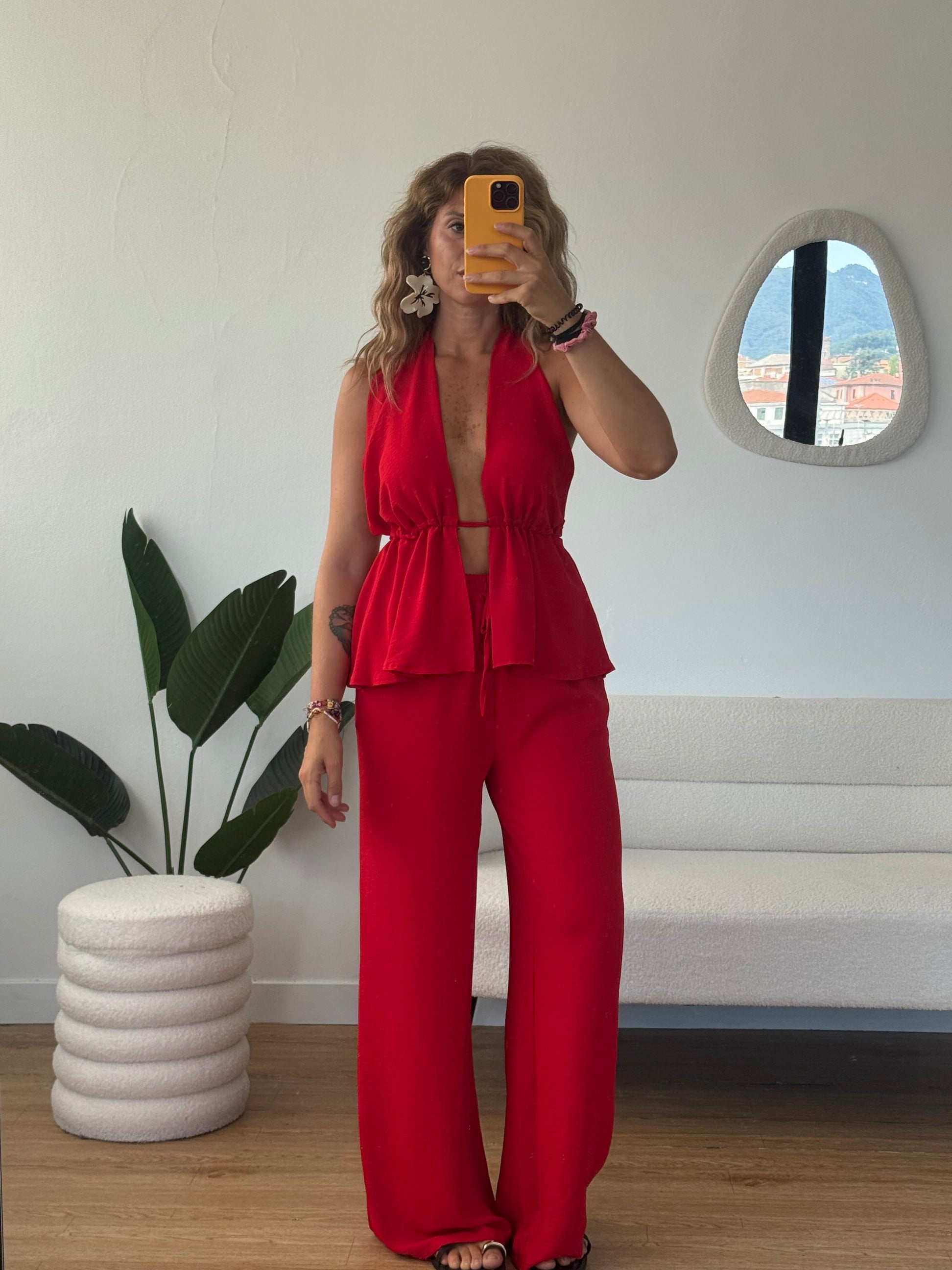 Completo top scollo halter e aperture