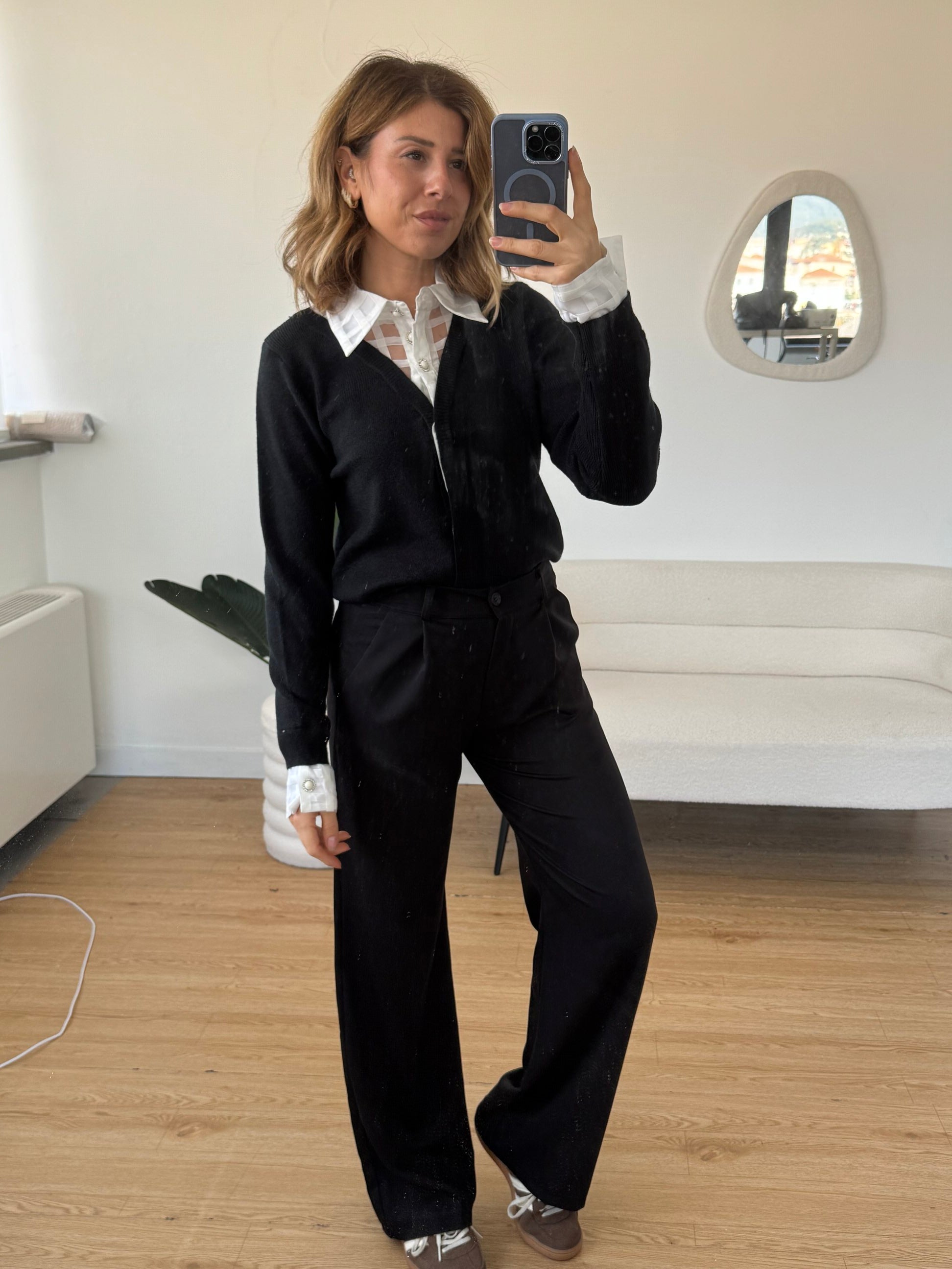 Cardigan con camicia dettaglio bottoni gioiello