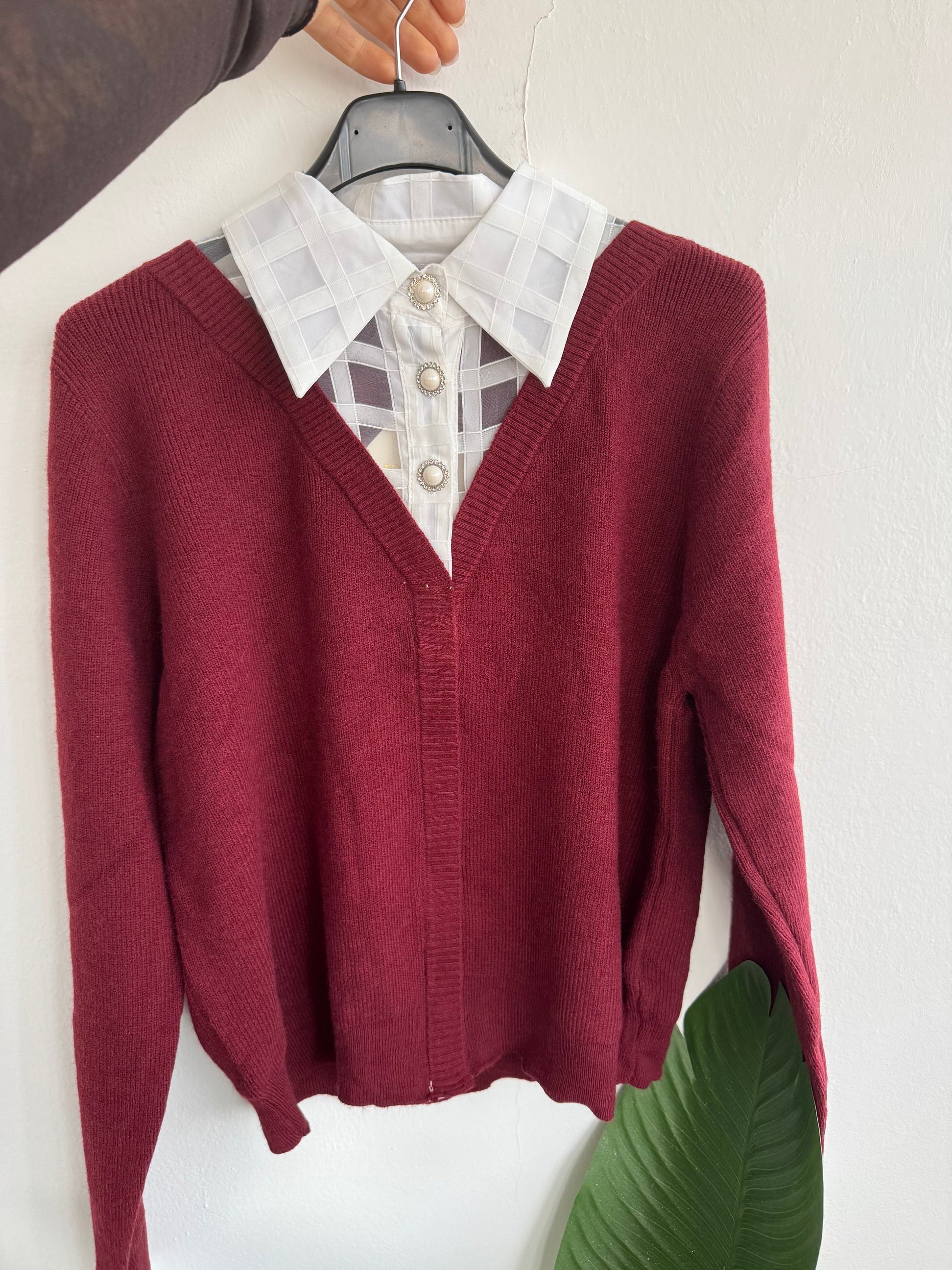 Cardigan con camicia dettaglio bottoni gioiello